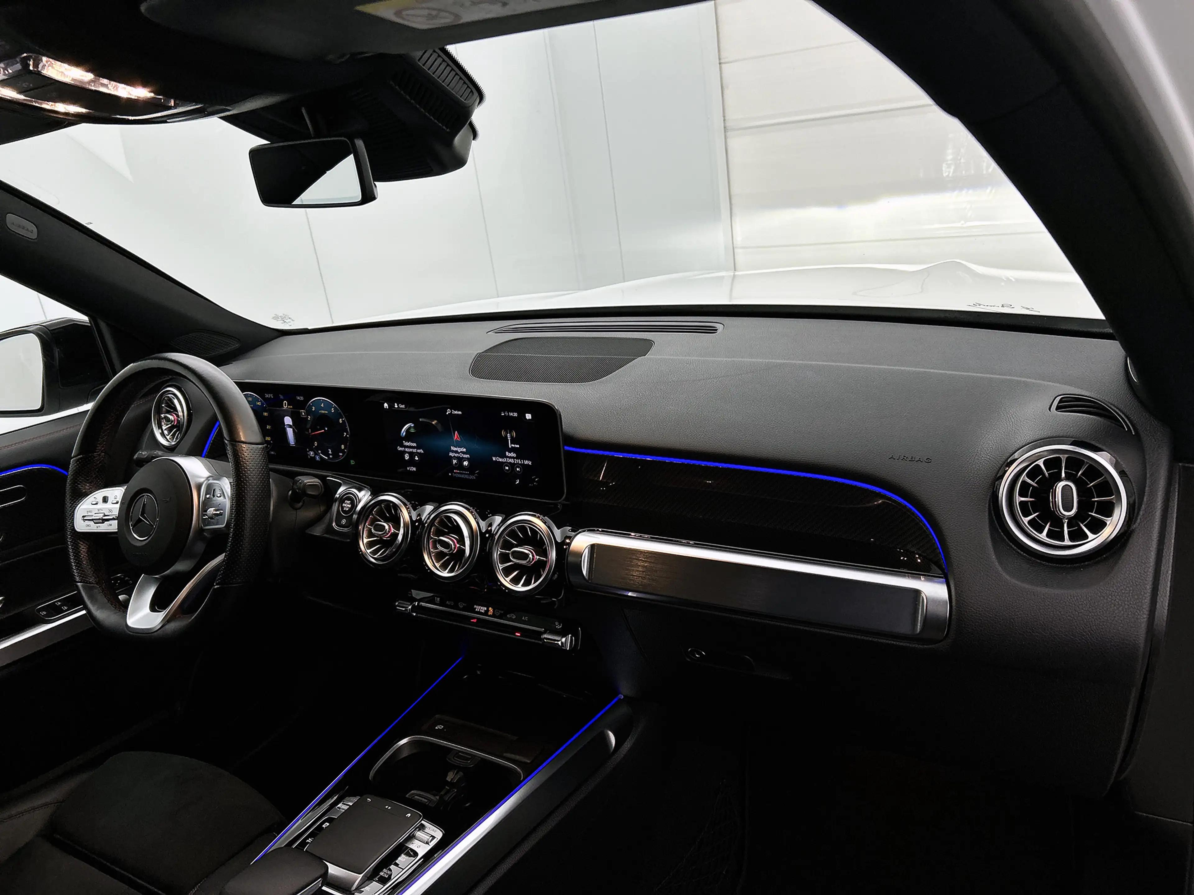 Mercedes-Benz GLB 200 Business Solution AMG | Multibeam LED | Panoramada — photo 8