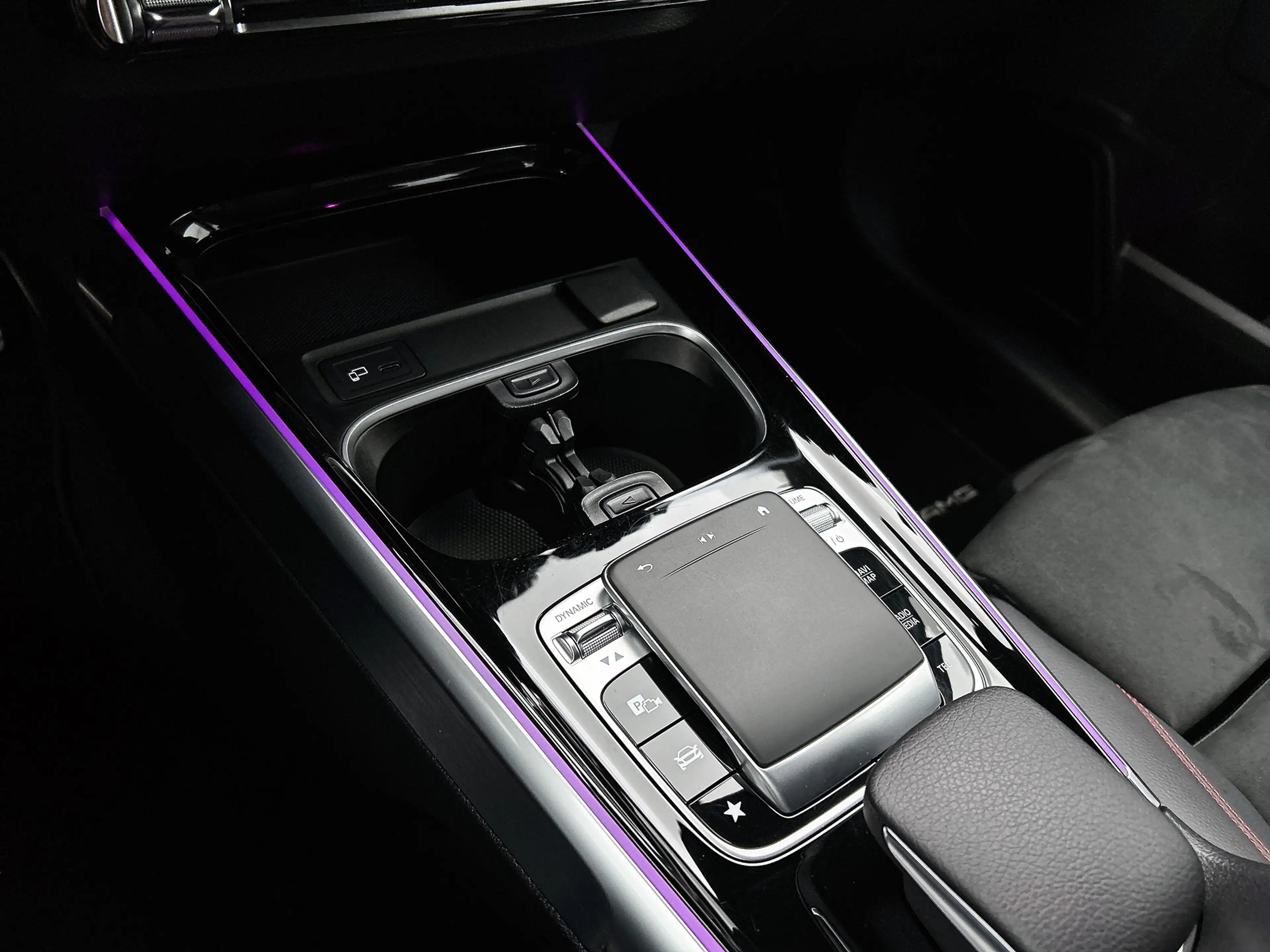 Mercedes-Benz GLB 200 Business Solution AMG | Multibeam LED | Panoramada — photo 12