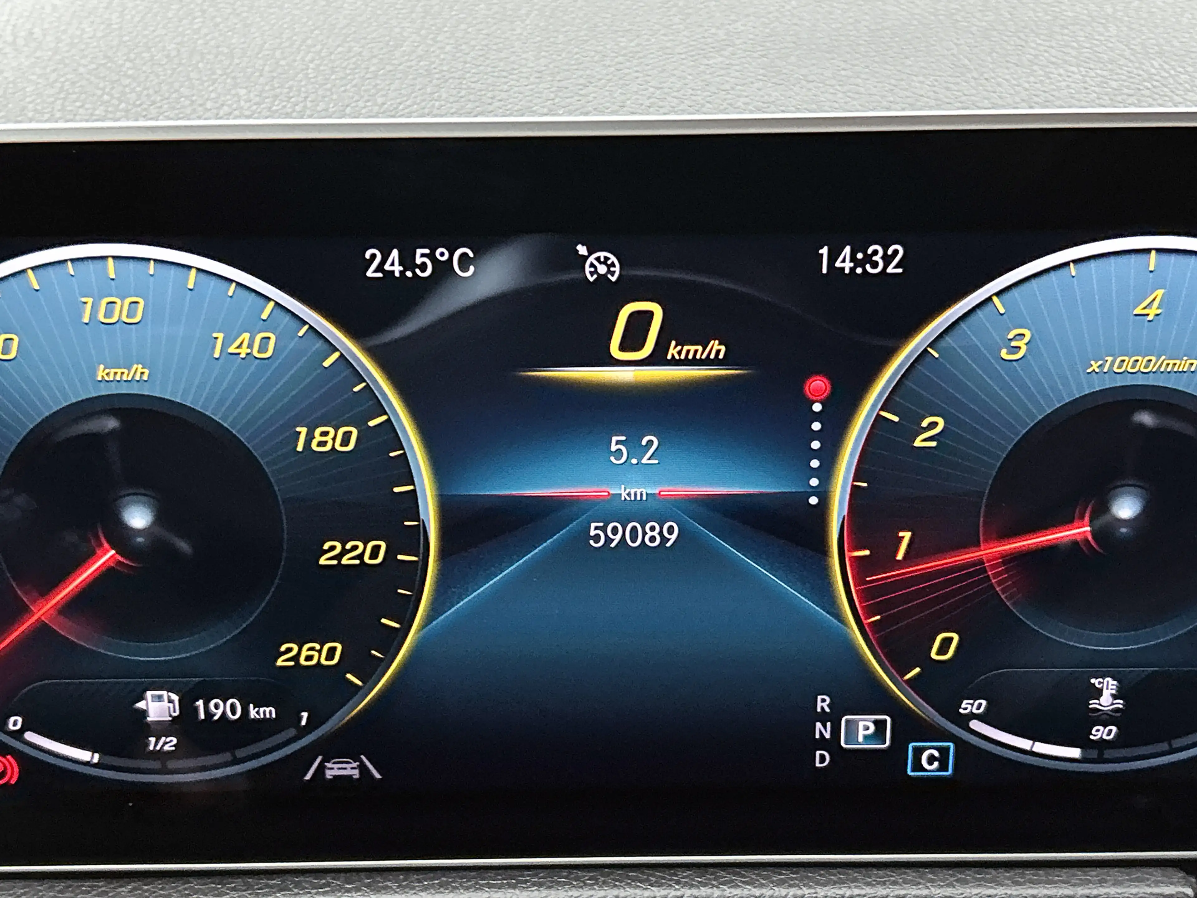 Mercedes-Benz GLB 200 Business Solution AMG | Multibeam LED | Panoramada — photo 7
