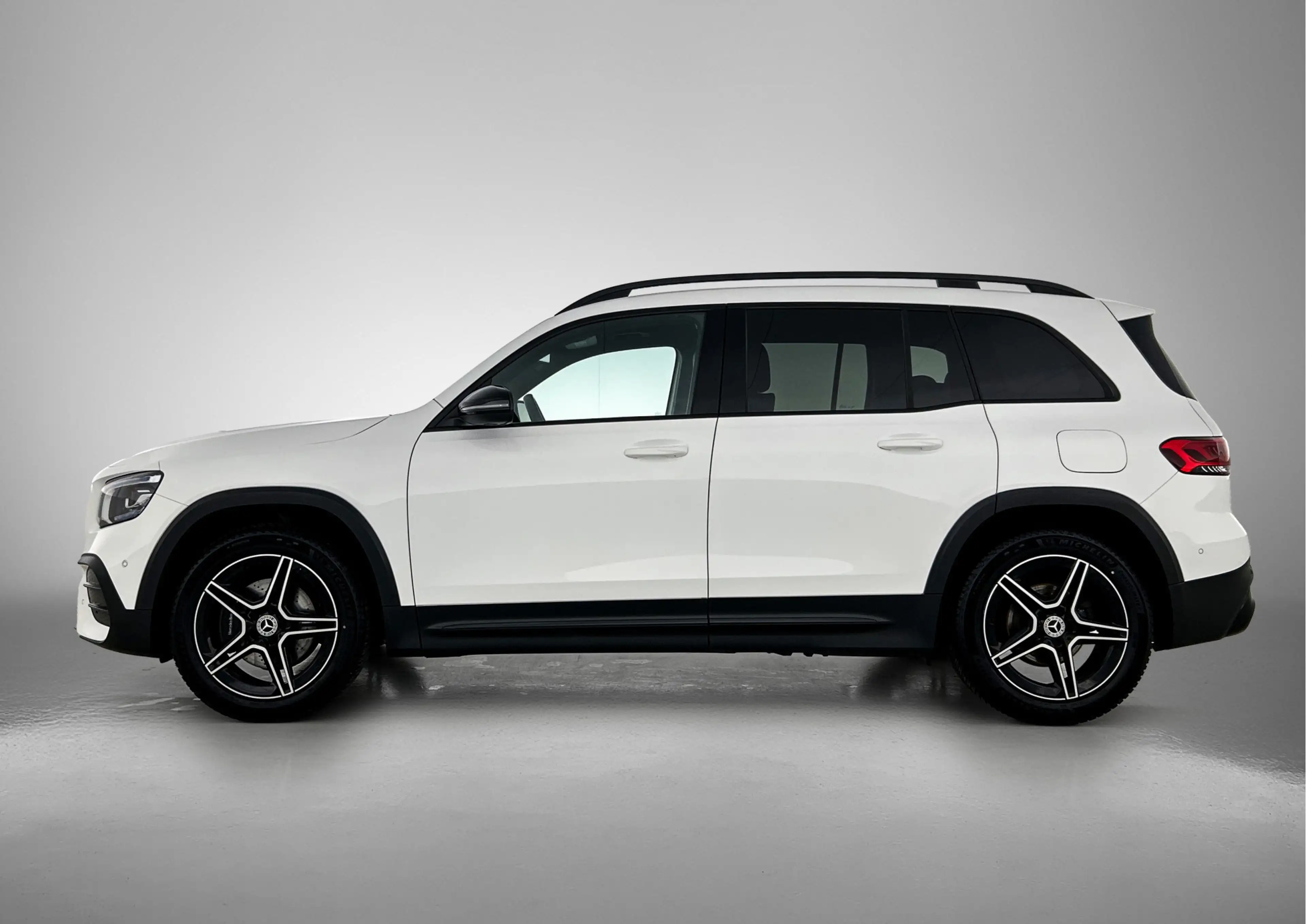 Mercedes-Benz GLB 200 Business Solution AMG | Multibeam LED | Panoramada — photo 3