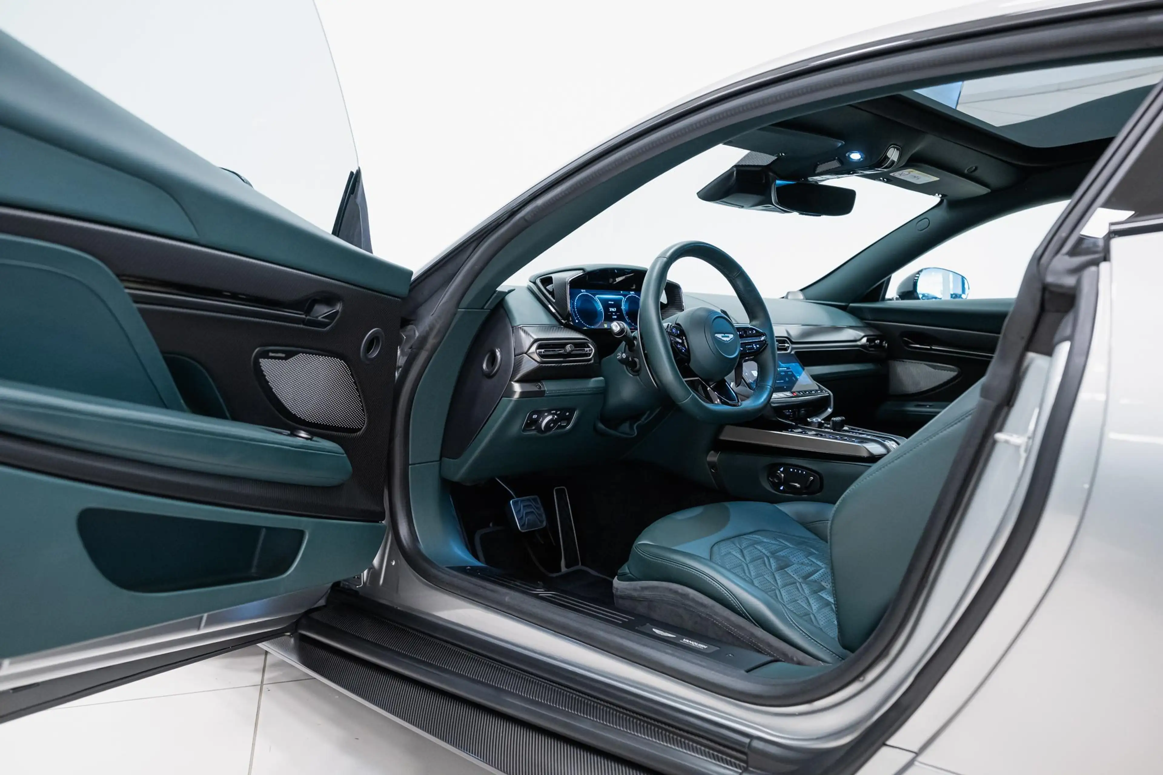 Aston Martin Vanquish Coupe | Full Options | 25MY Incl BPM | — photo 10