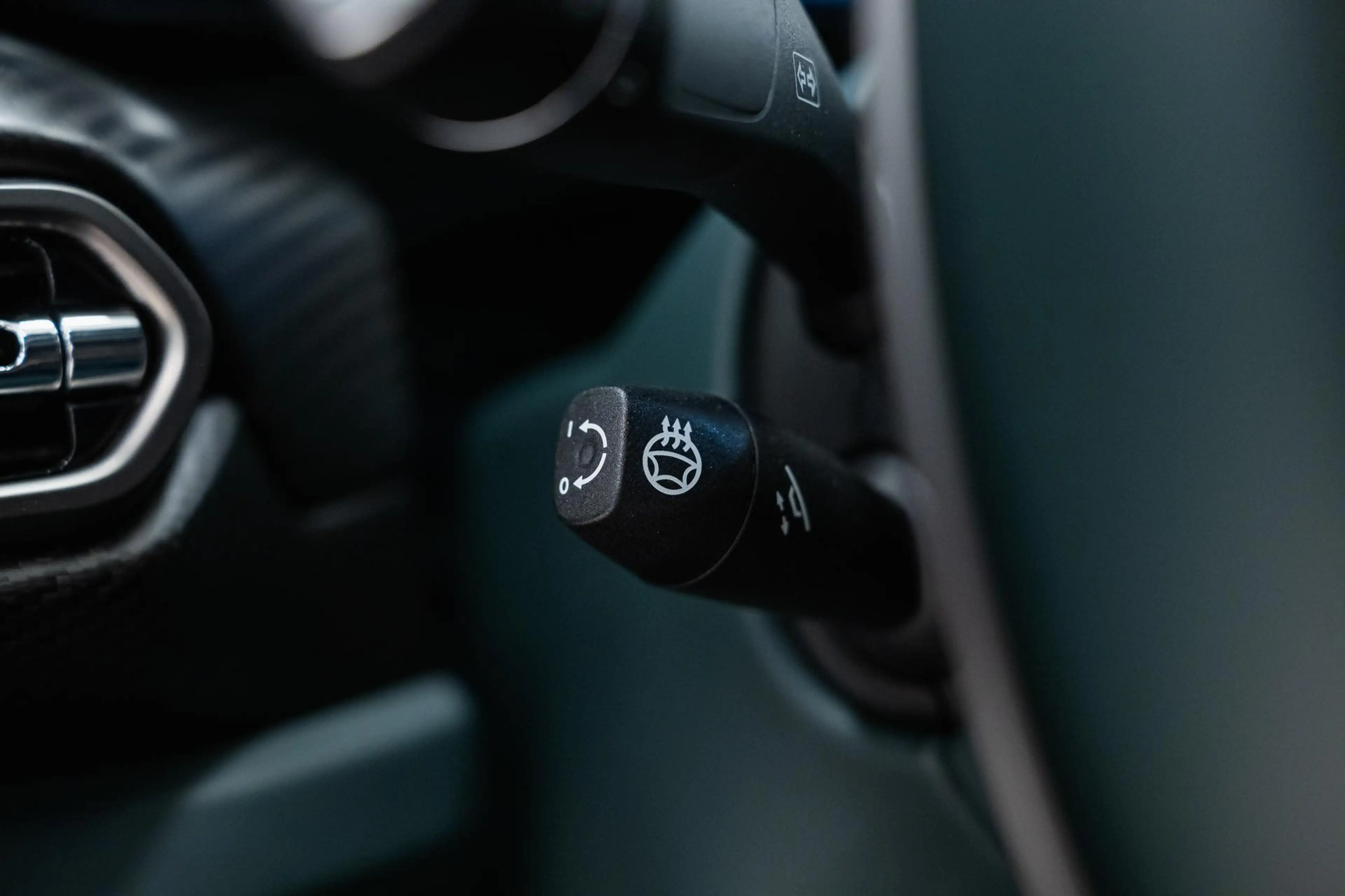 Aston Martin Vanquish Coupe | Full Options | 25MY Incl BPM | — photo 13