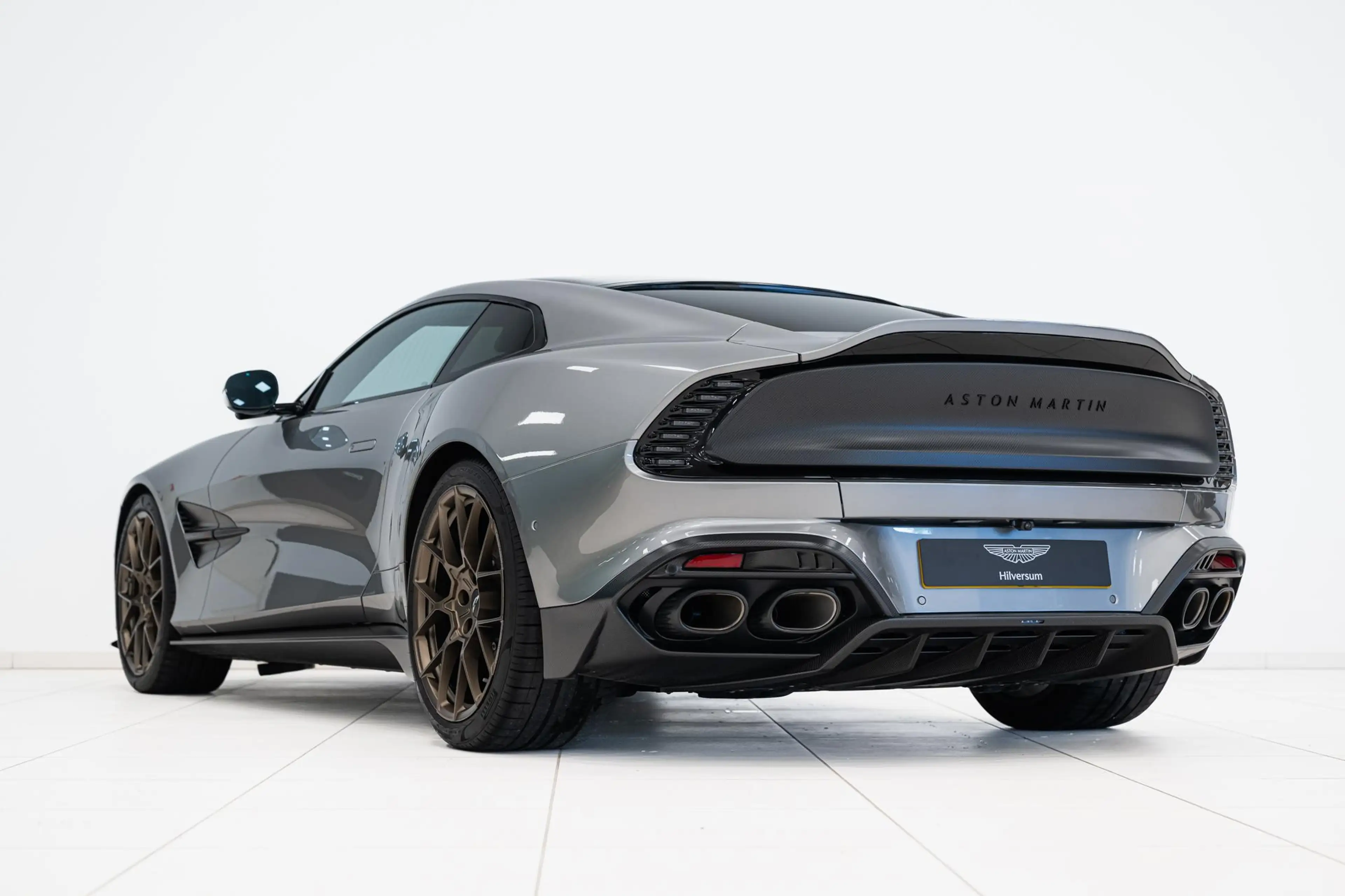 Aston Martin Vanquish Coupe | Full Options | 25MY Incl BPM | — photo 4