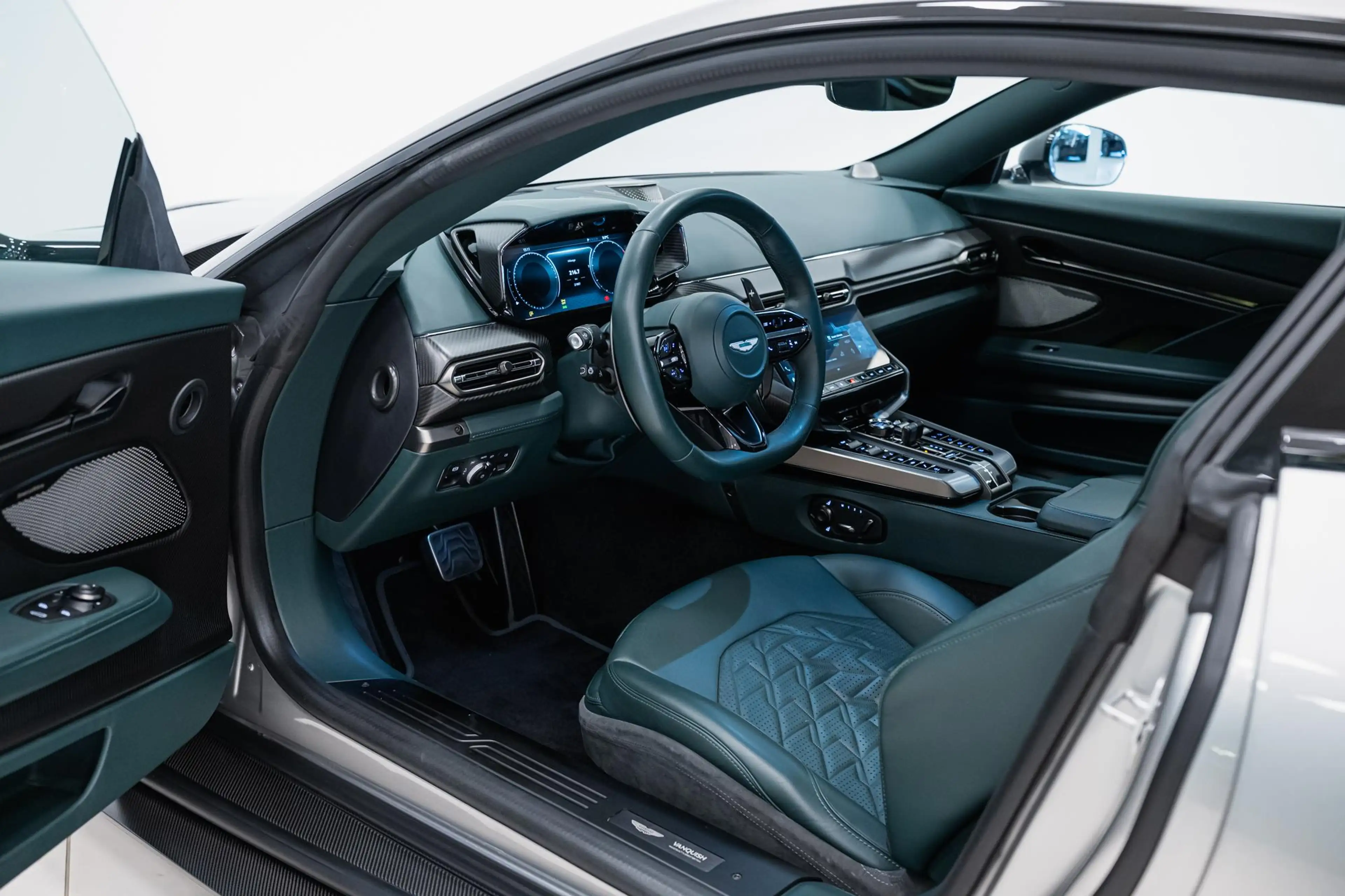 Aston Martin Vanquish Coupe | Full Options | 25MY Incl BPM | — photo 5