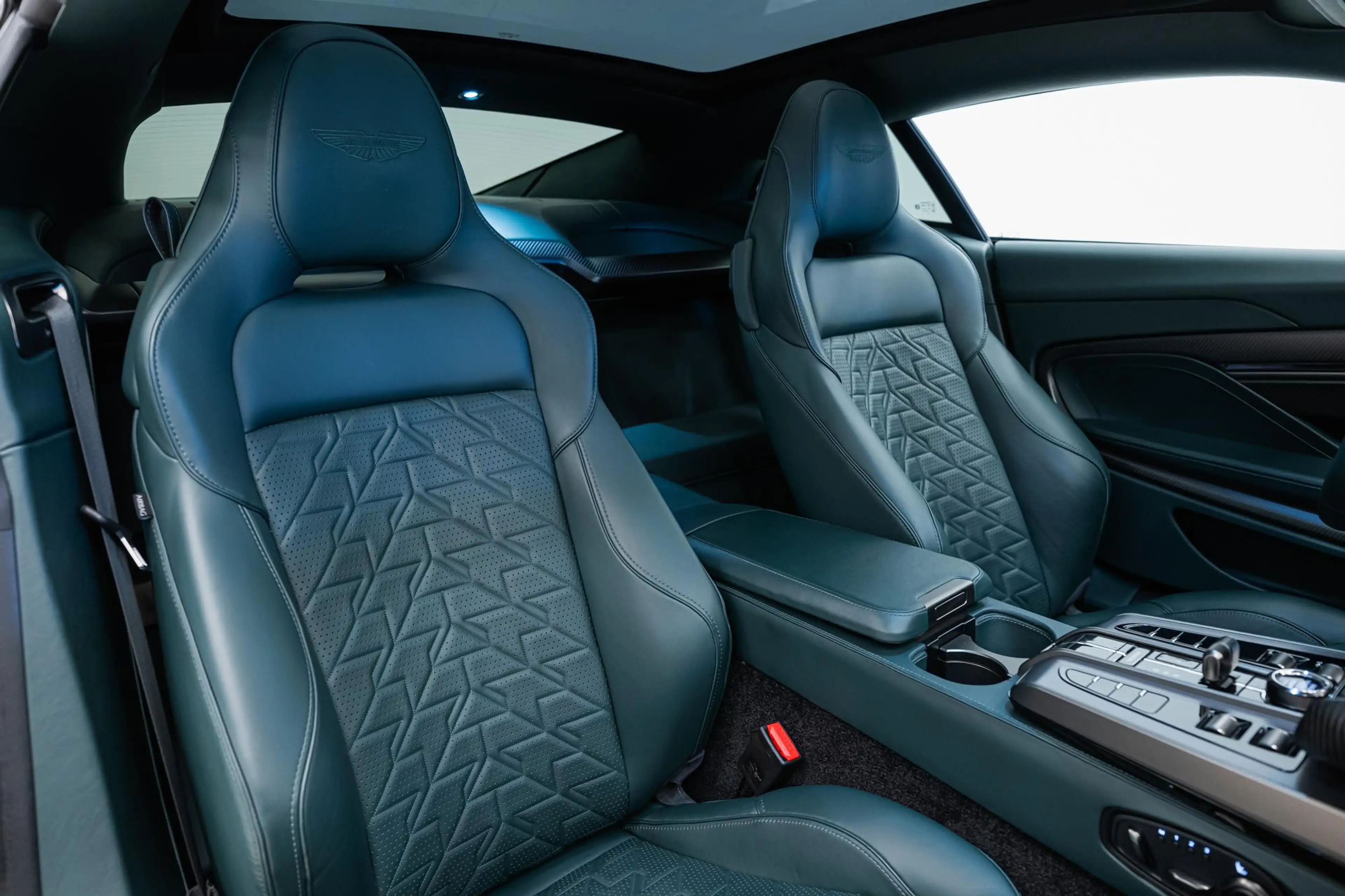 Aston Martin Vanquish Coupe | Full Options | 25MY Incl BPM | — photo 6