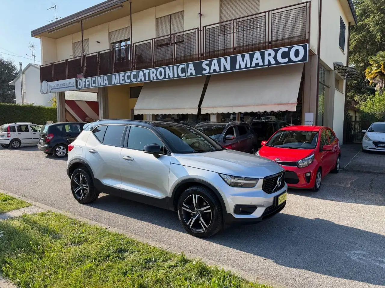 Volvo XC40 D4 AWD Geartronic R-design #TAGLIANDIVOLVO#GANCIOTRAINO