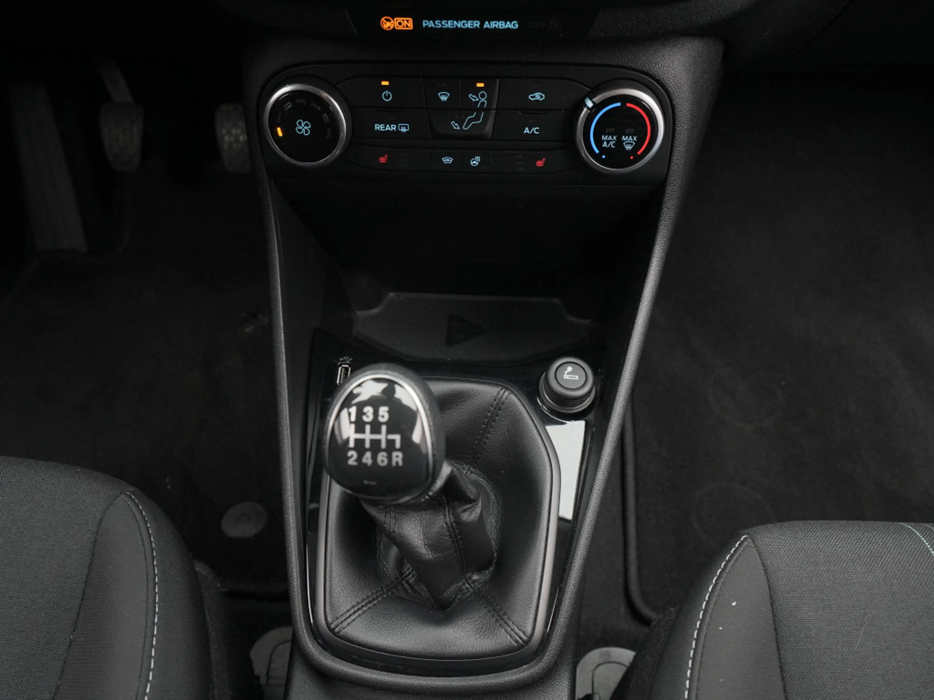 Ford Fiesta Cool&Connect 100PS/Winter-Paket — photo 44