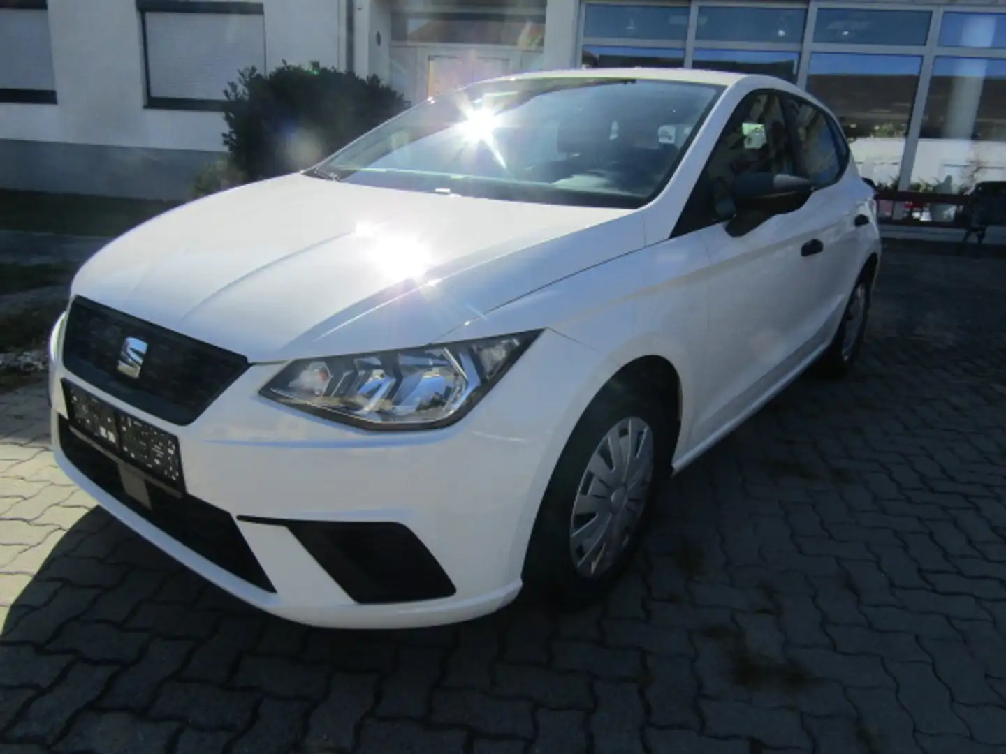 SEAT Ibiza Reference Weiß - 1