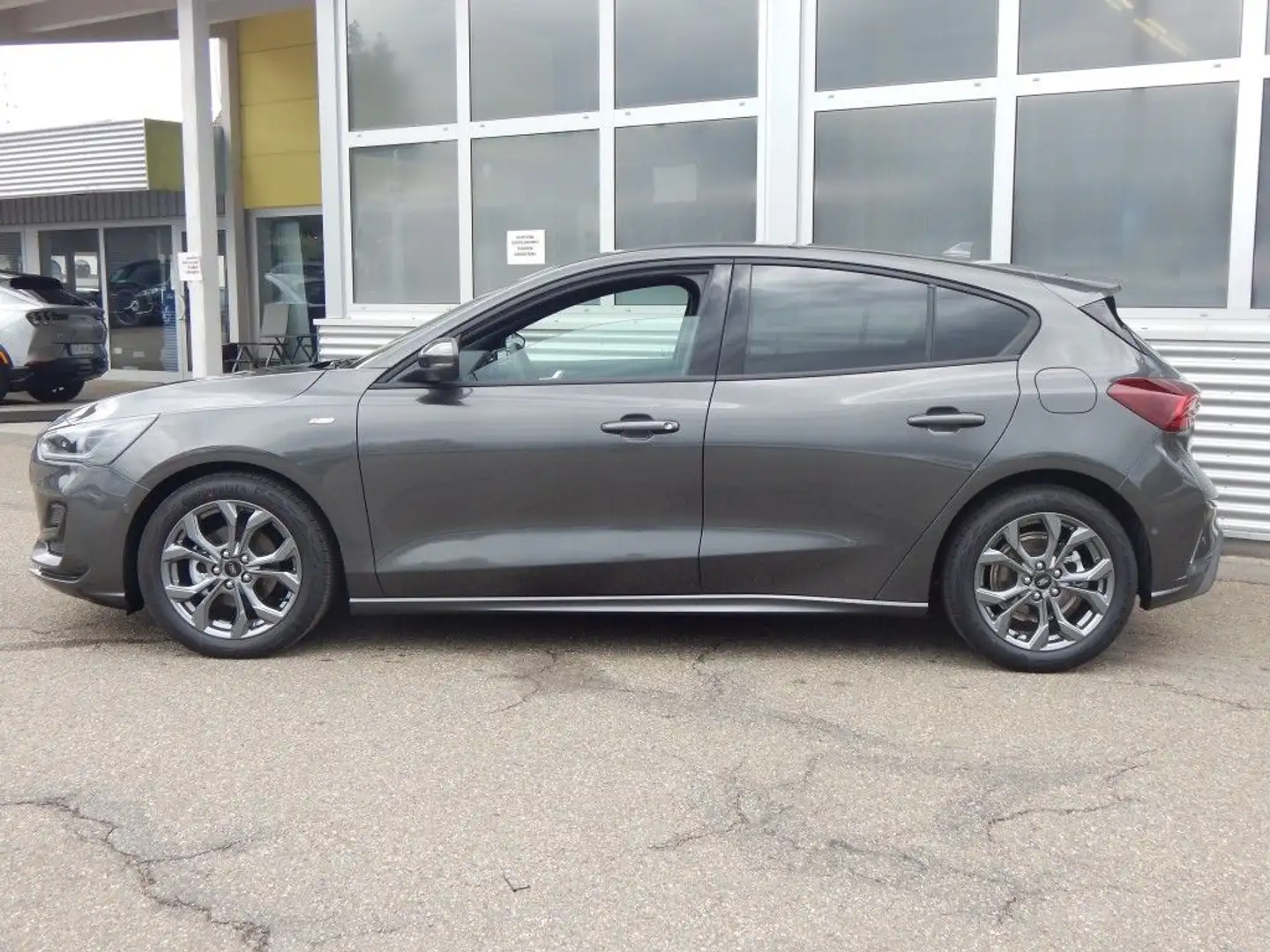 Ford Focus 1.0 EcoBoost Hybrid Aut. ST-LINE X Grau - 2