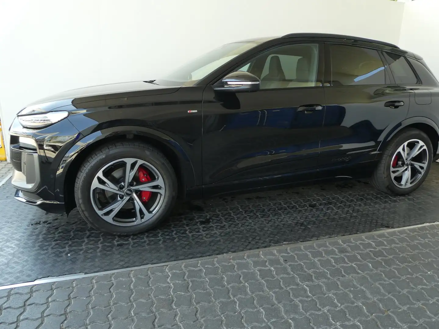 Audi Q6 e-tron e-tron quattro Schwarz - 2