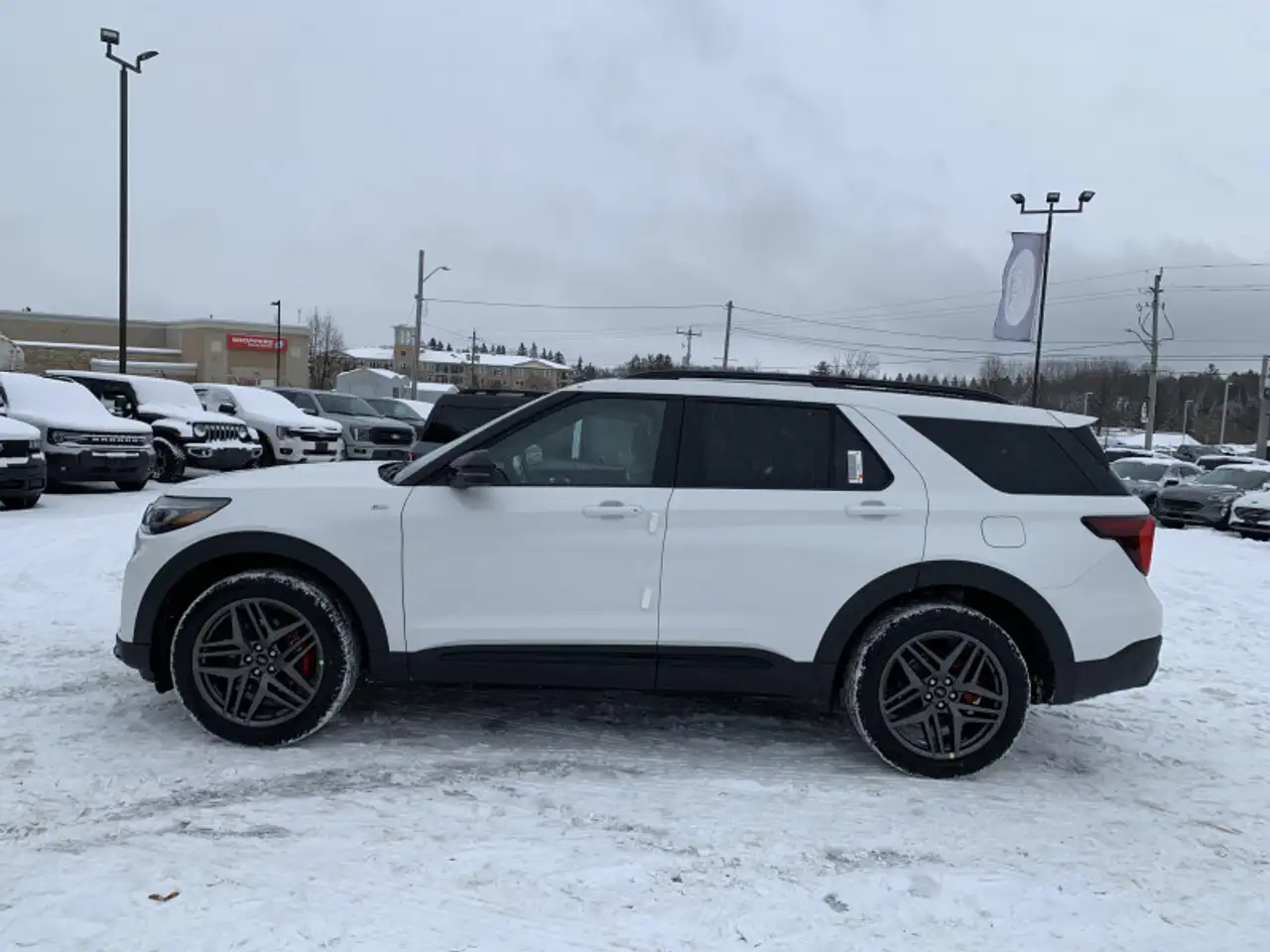 Ford Explorer снимка Ford Explorer