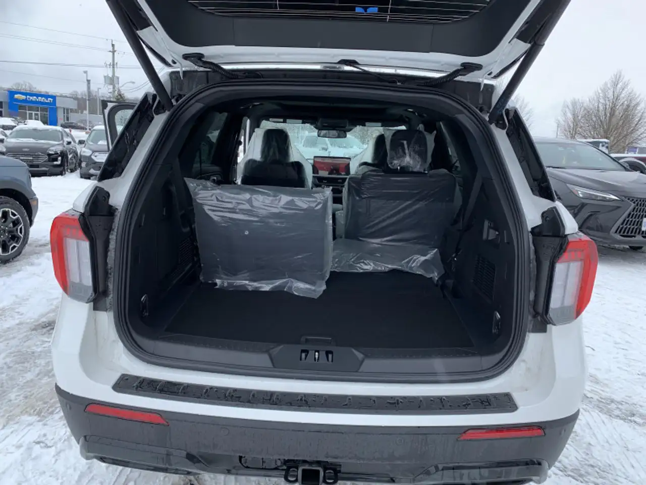 Ford Explorer снимка Ford Explorer
