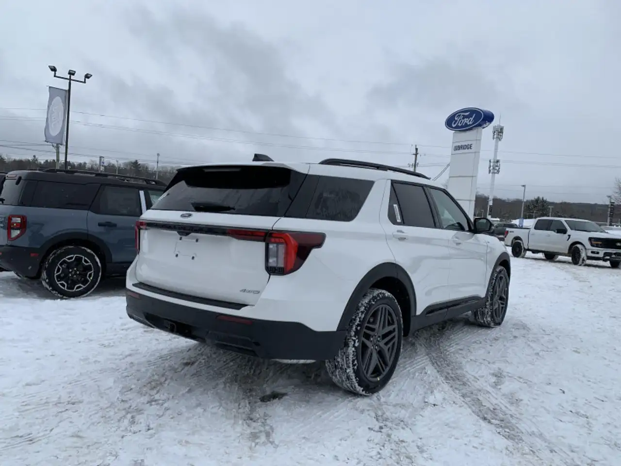 Ford Explorer снимка Ford Explorer