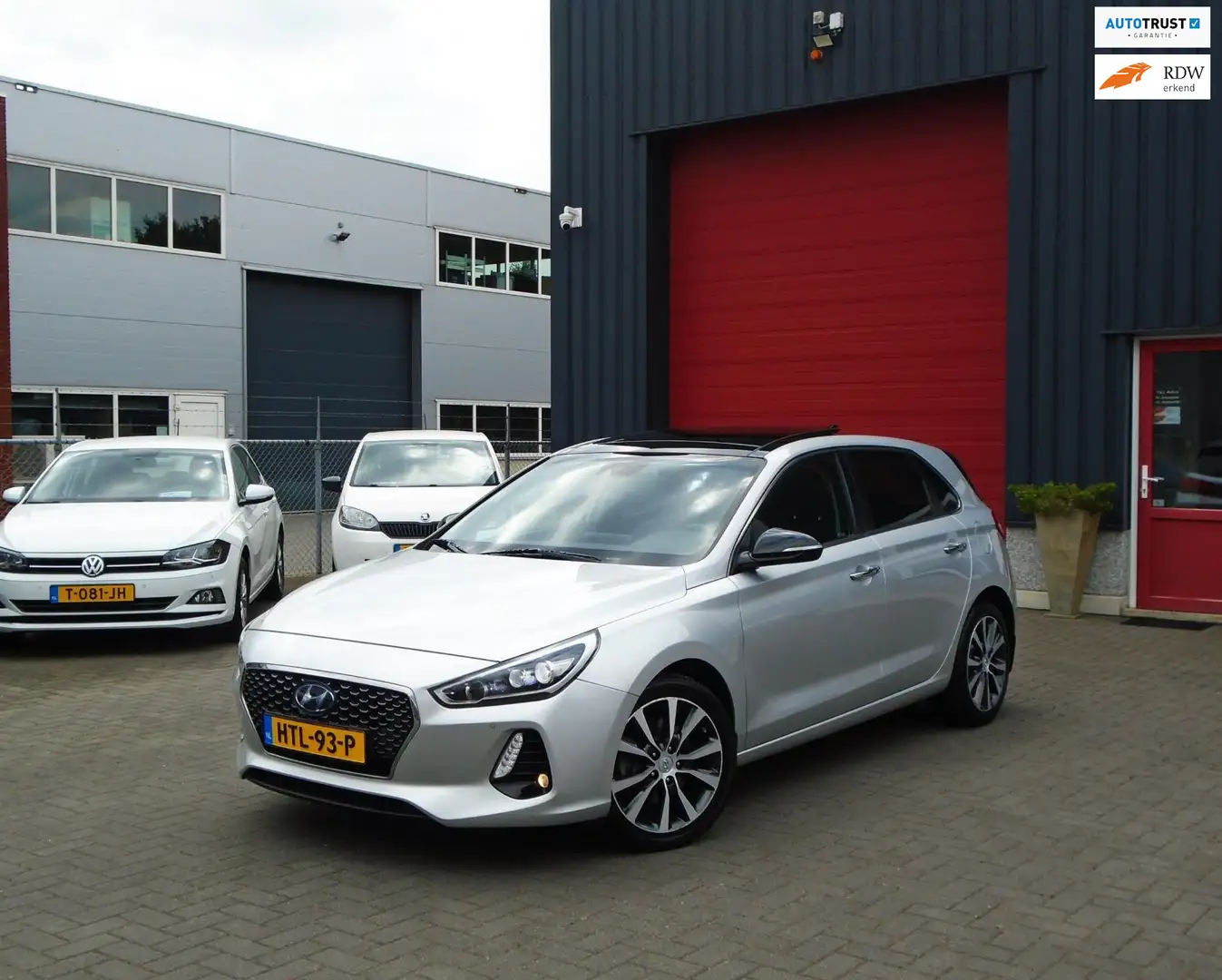 Hyundai i30 1.4 T-GDI Premium,Leder,Pano,Navi Grijs - 1