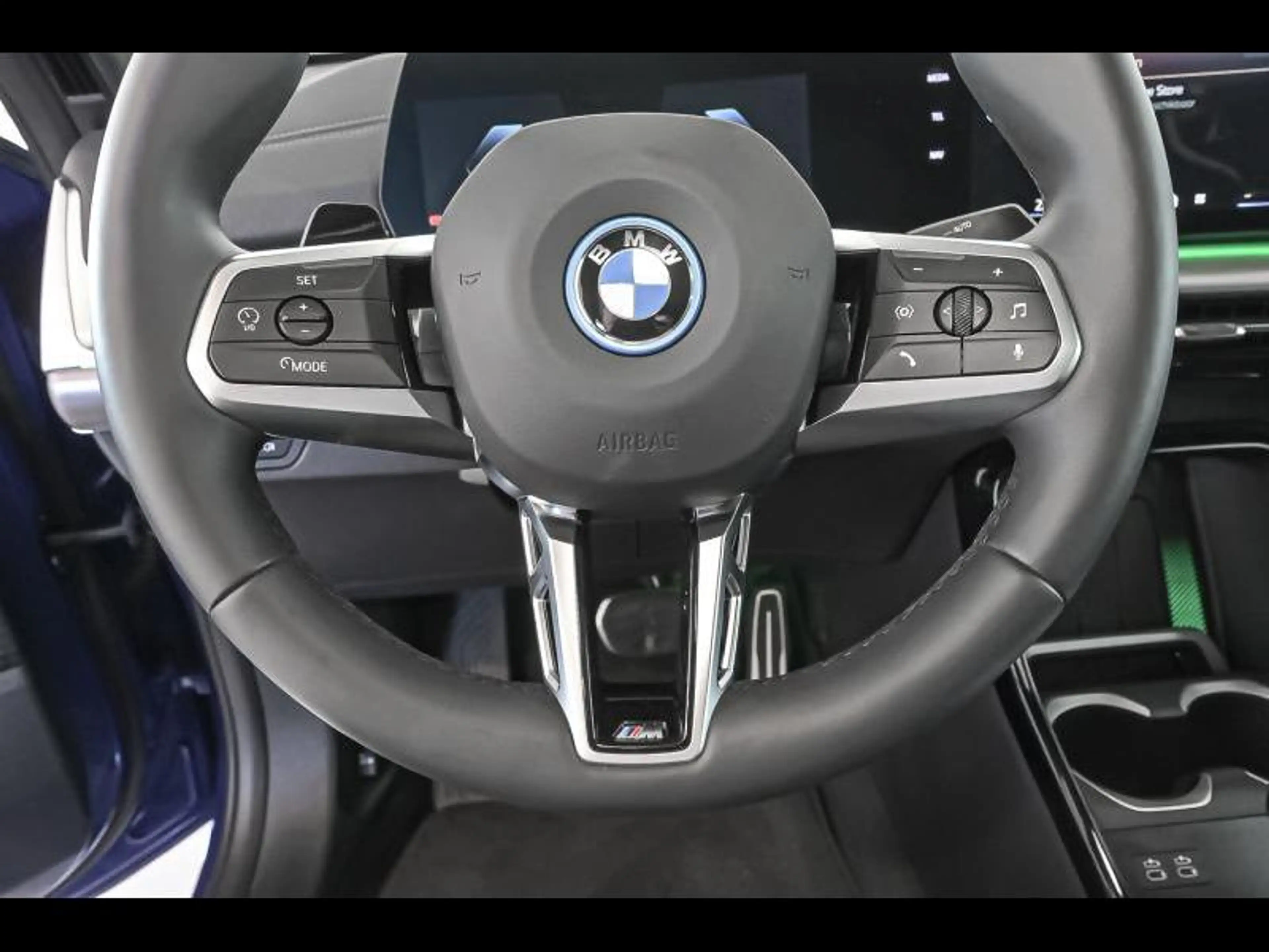 BMW iX2 eDrive20 | Msport Pro | Comfort | TH | Pano | Das — photo 9