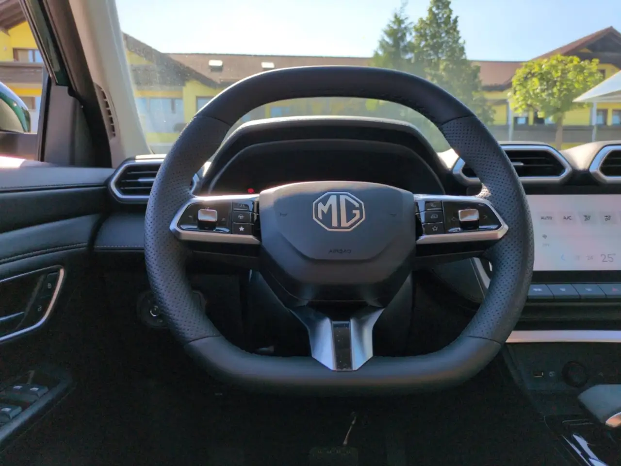 MG ZS HYBRID+ LUXURY * 197 PS * TAGESZULASSUNG * FFB 12