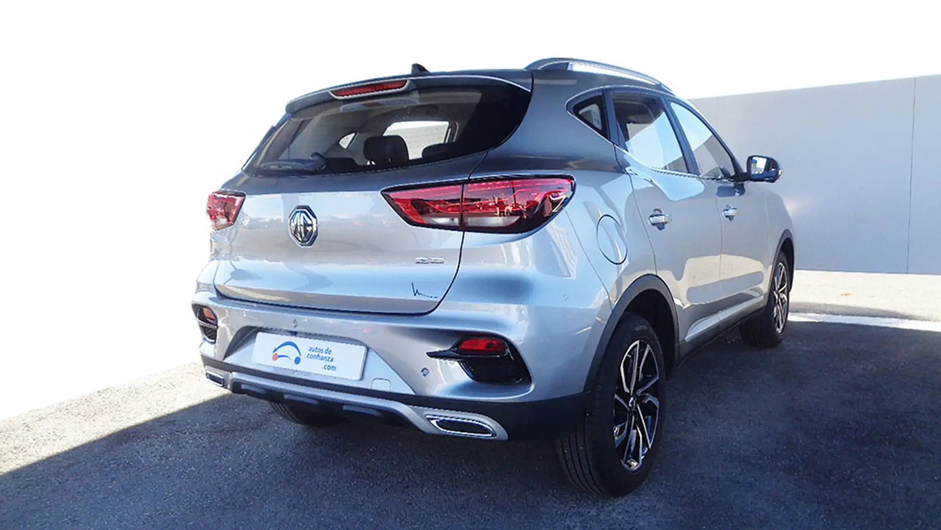 MG ZS 1.5 LUXURY - 2