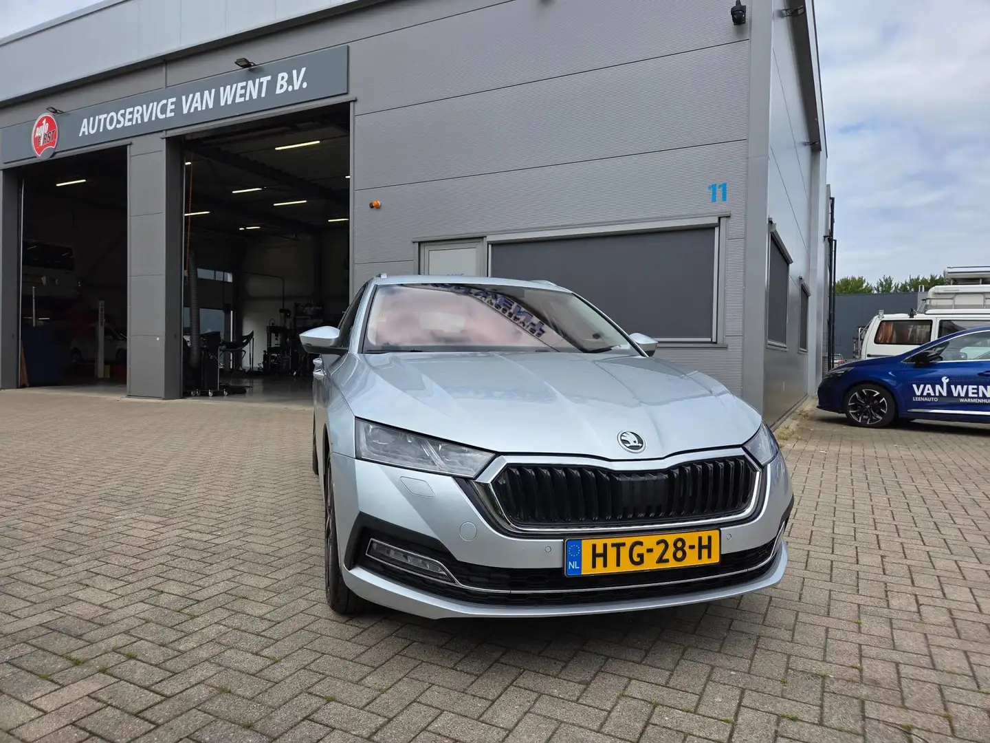 Skoda Octavia Combi 1.4 TSI iV PHEV Business Edition Plus Gris - 2