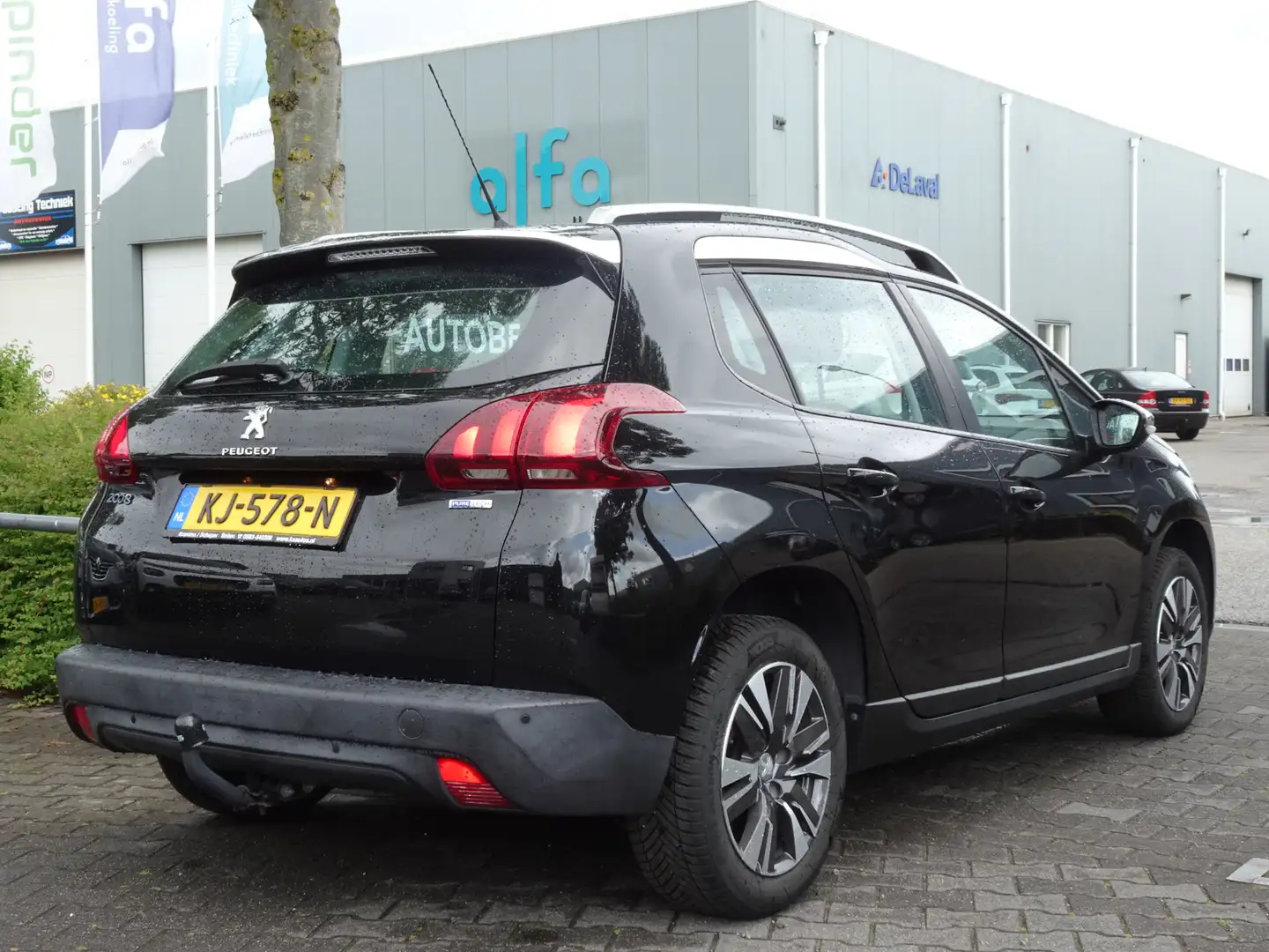 Peugeot 2008 1.2 PureTech Blue Lion Autom. Zwart - 2