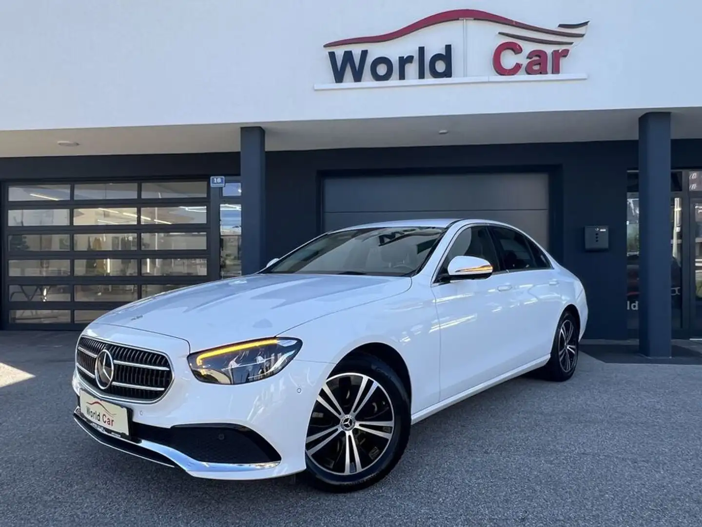 Mercedes-Benz E 220 d Avantgarde 4Matic Aut.AHK-WIDESCREEN Blanc - 1