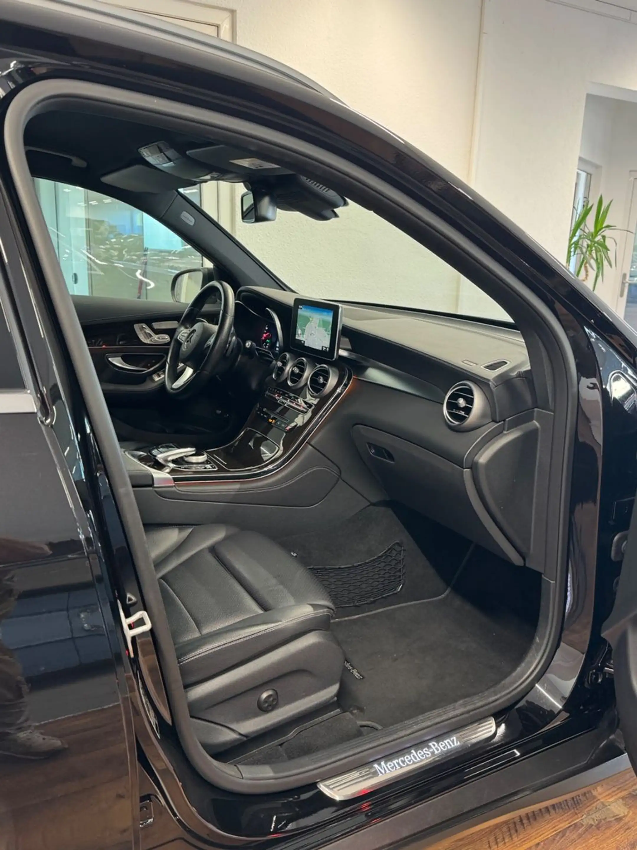 Mercedes-Benz GLC 250 4Matic HUD.NAVI.360°KAM.ACC.EL.SITZE.AHK — photo 14