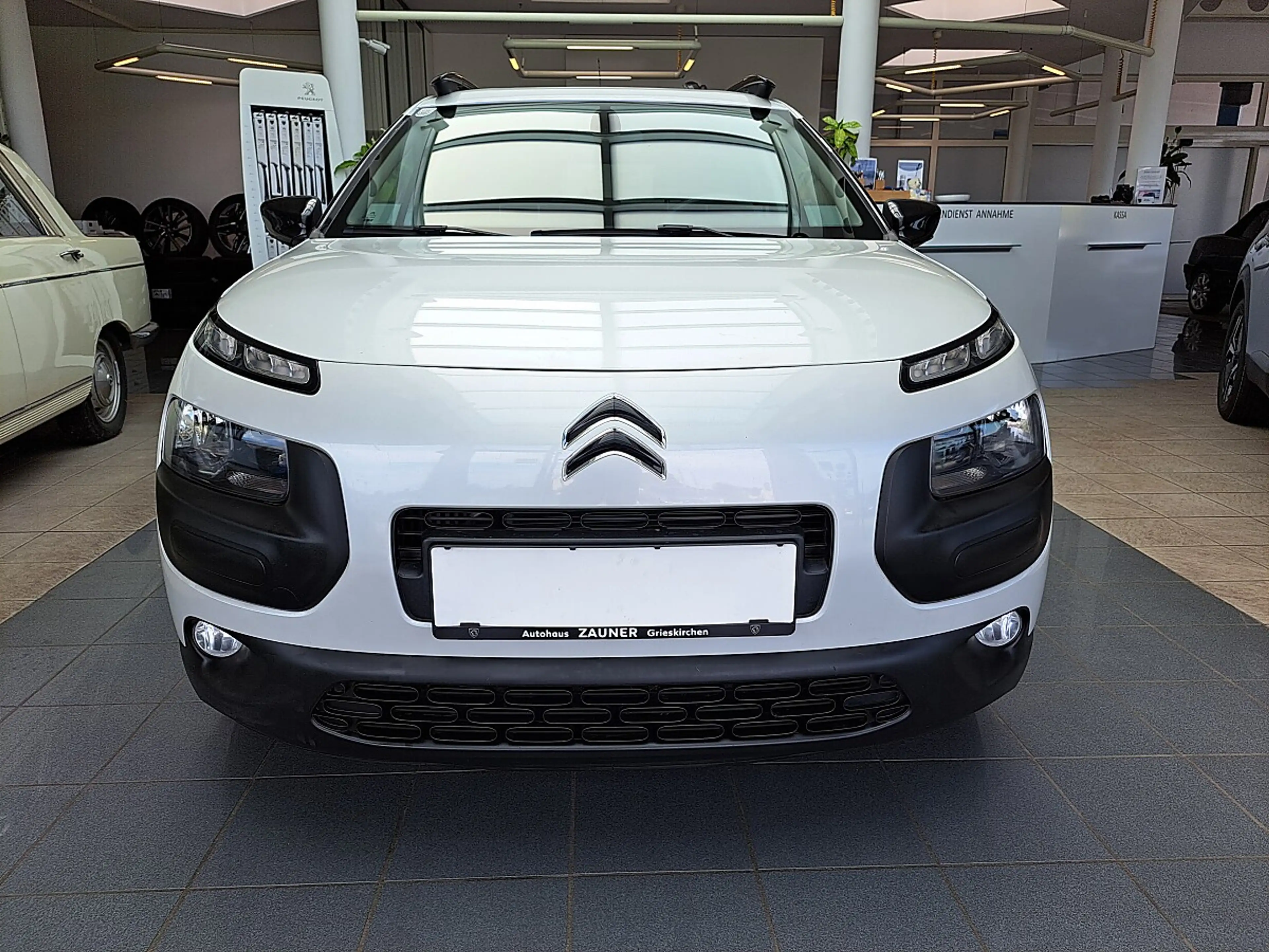 Citroen C4 Cactus 1,2 e-THP 110 Shine — photo 7