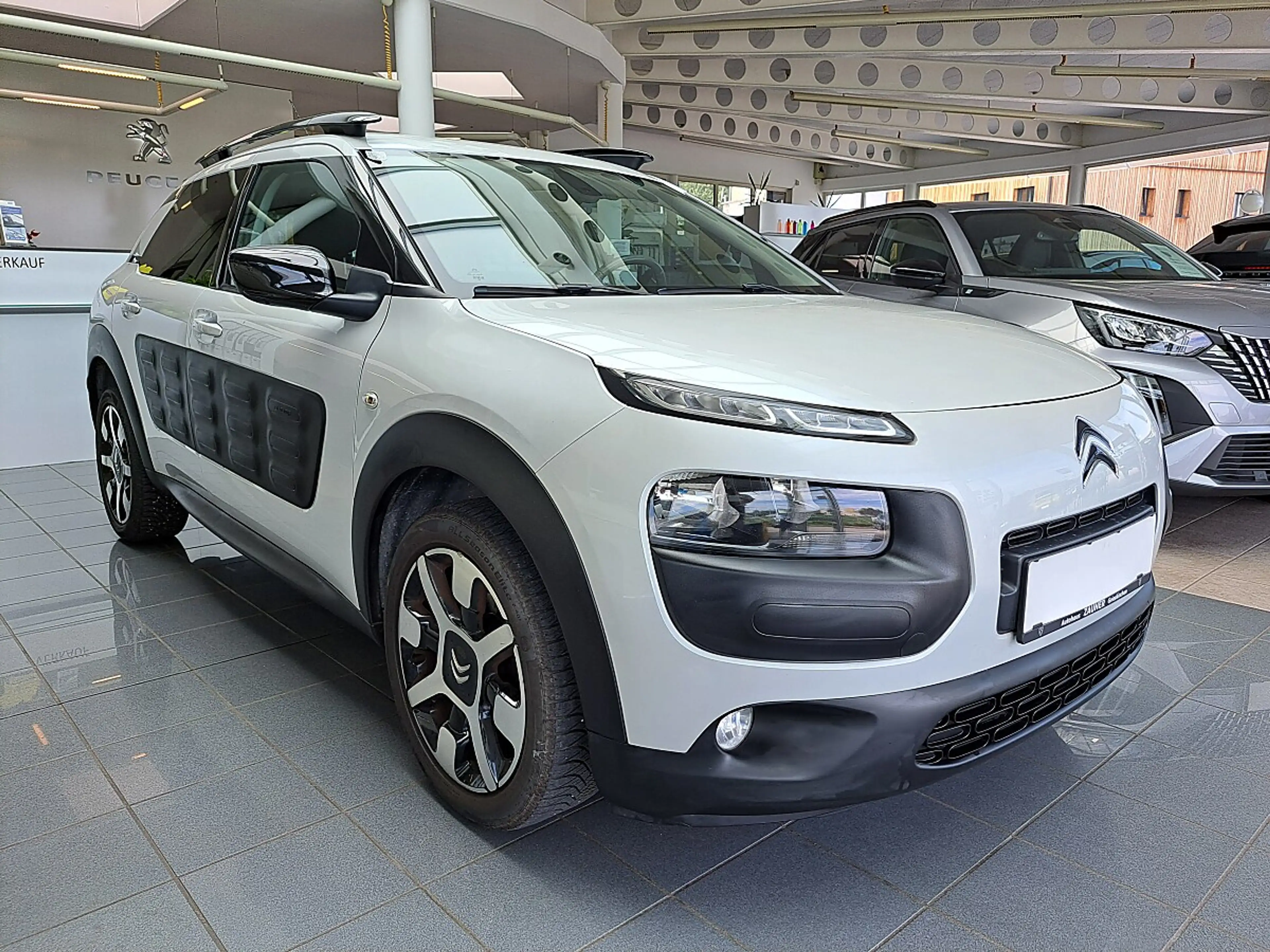 Citroen C4 Cactus 1,2 e-THP 110 Shine — photo 6