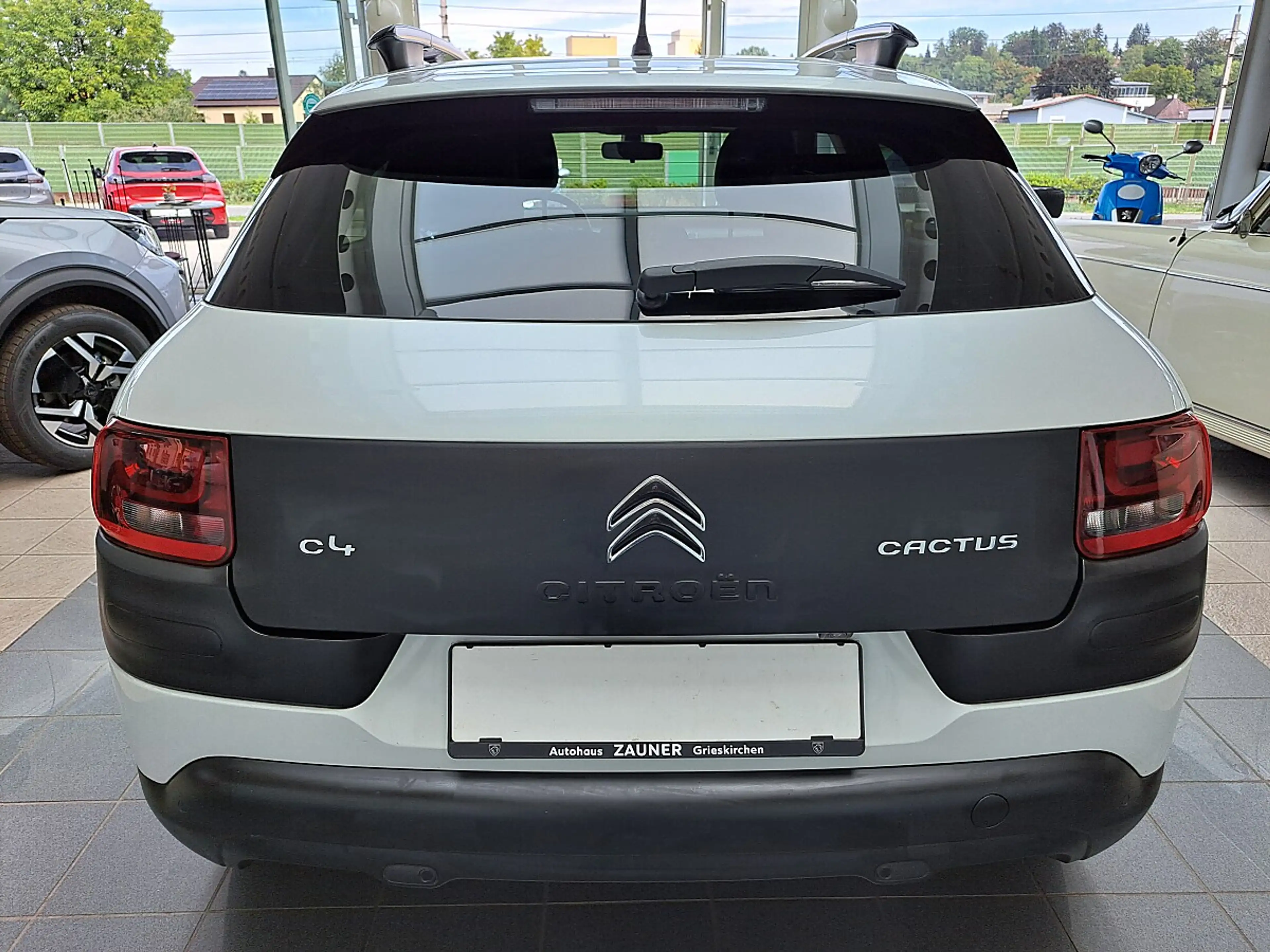 Citroen C4 Cactus 1,2 e-THP 110 Shine — photo 4