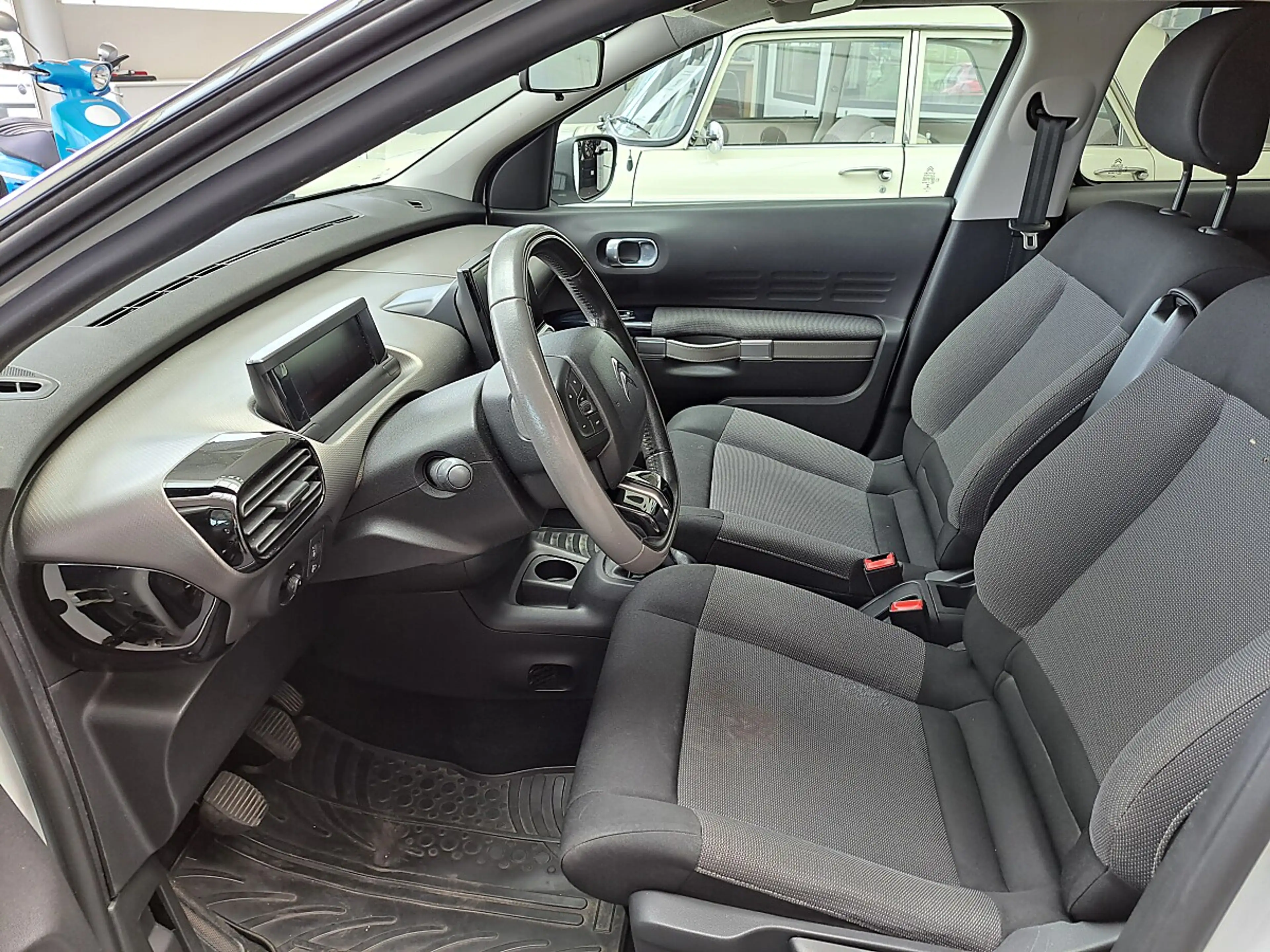Citroen C4 Cactus 1,2 e-THP 110 Shine — photo 9