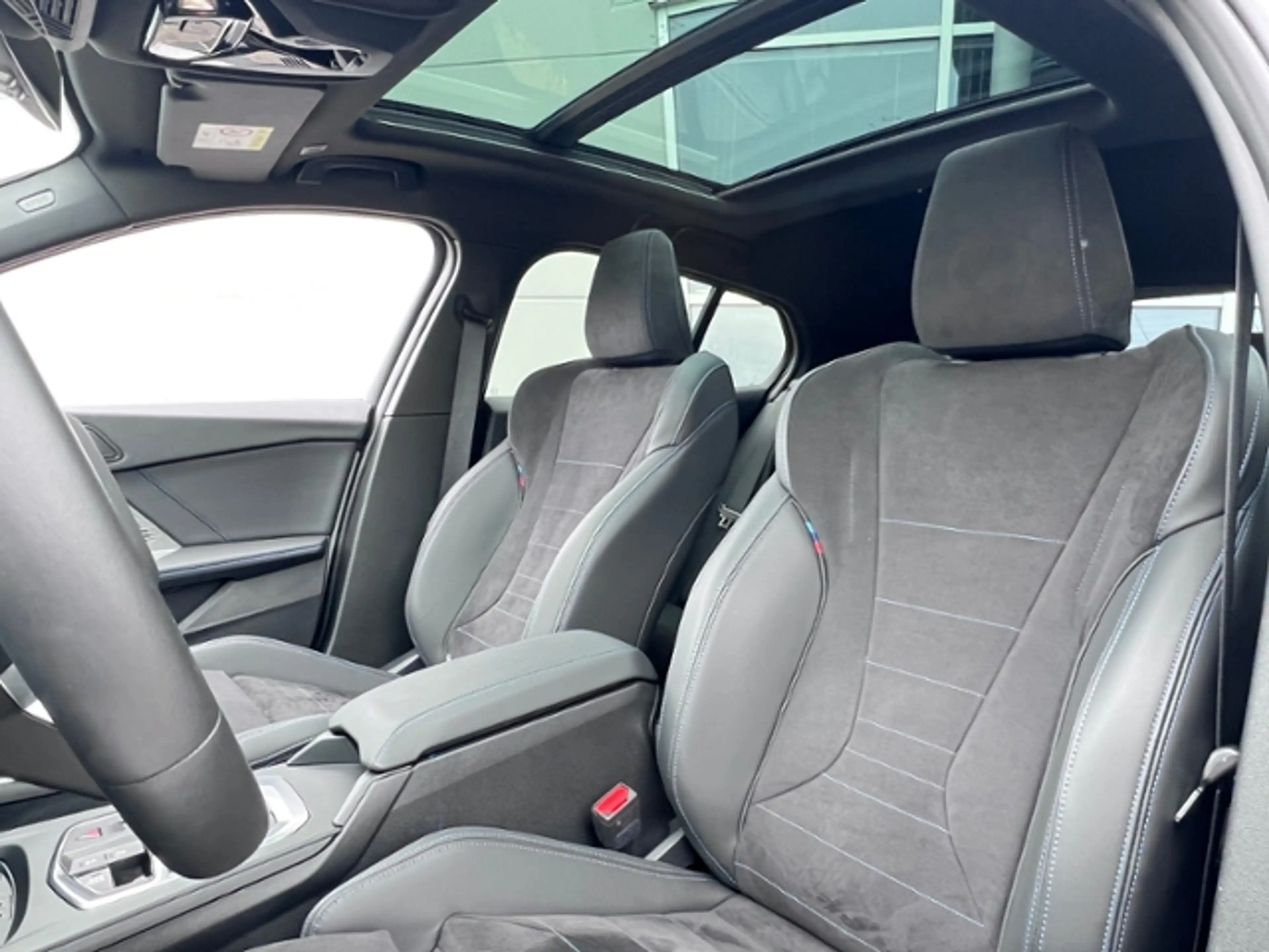 BMW 118 d M Sport Panorama LED Sportsitze Kamara — photo 6