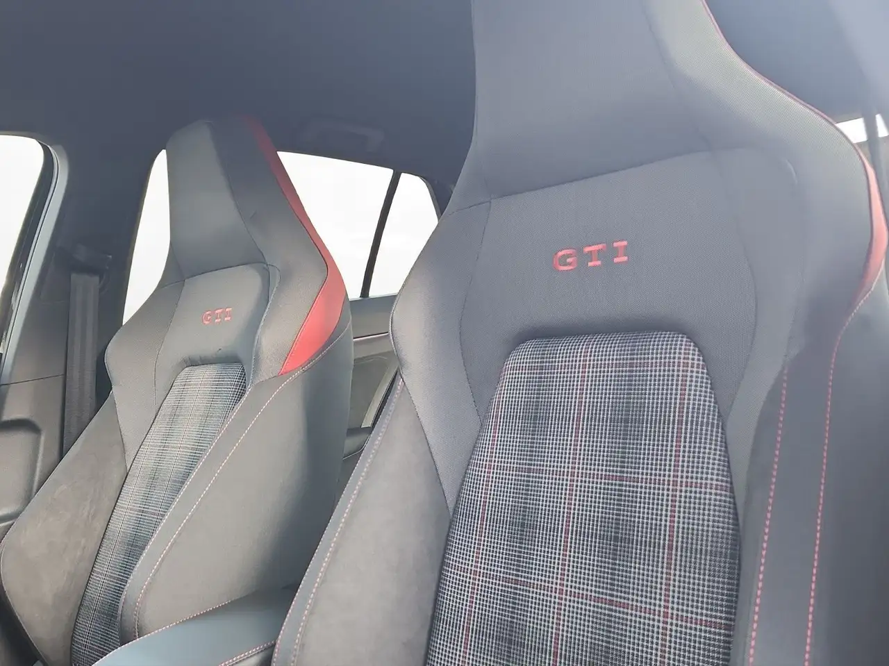 Volkswagen Golf GTI 2.0 TSI DSG BlackStyle 19" SHZ RFK 17