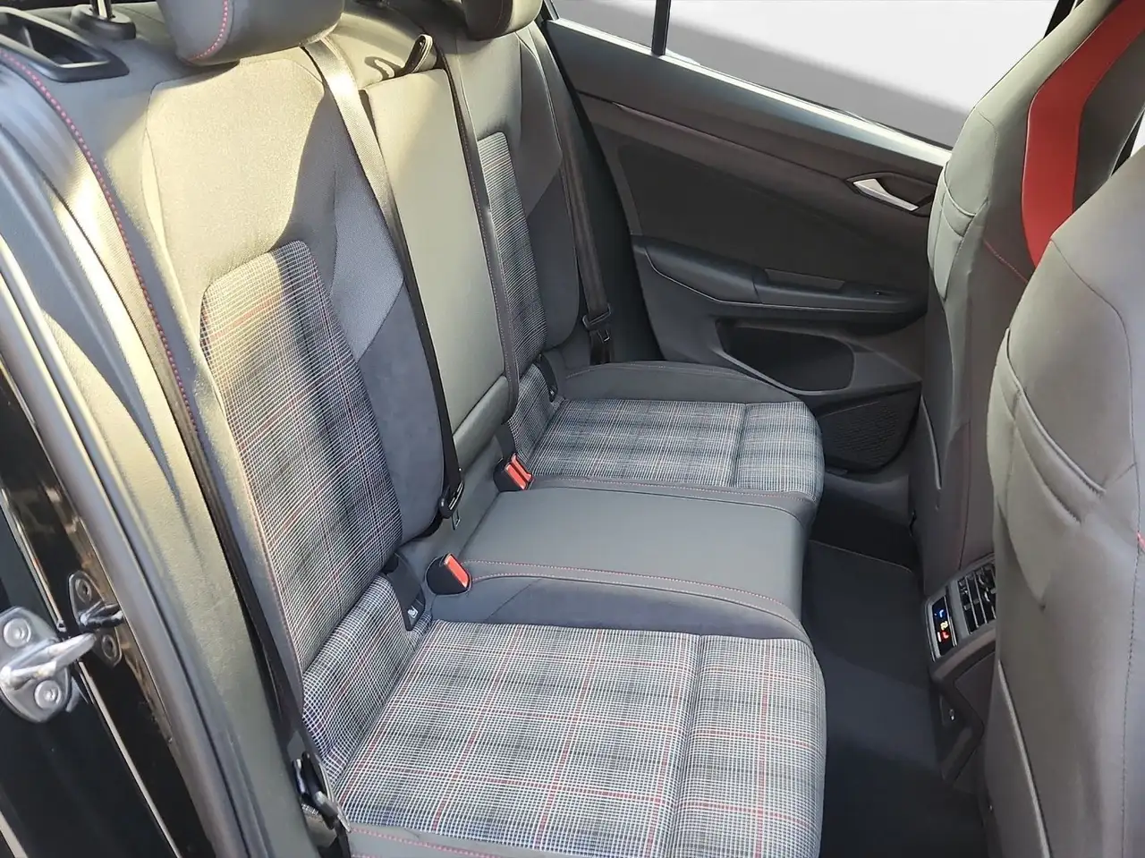 Volkswagen Golf GTI 2.0 TSI DSG BlackStyle 19" SHZ RFK 16