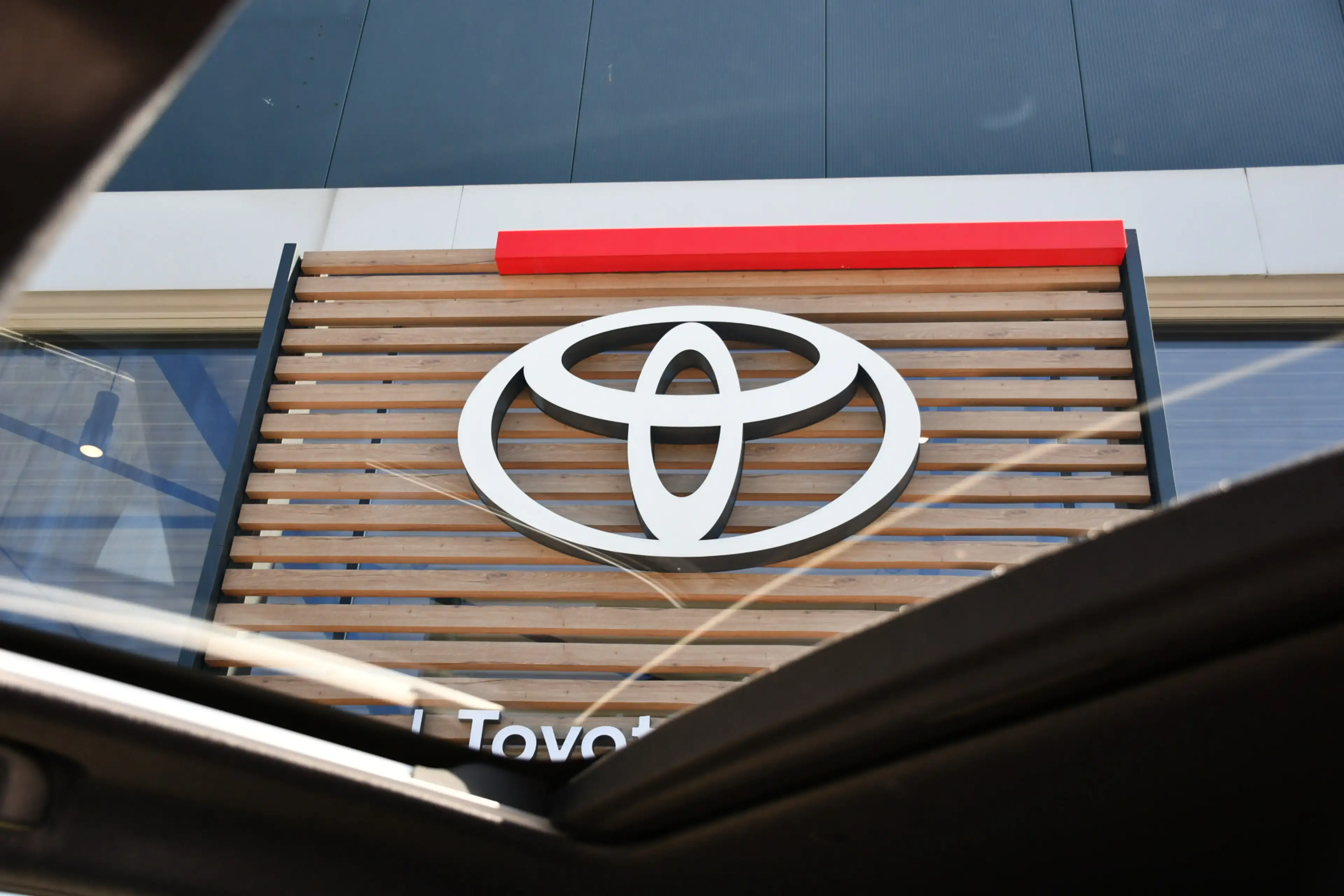 Toyota Urban Cruiser Executive 61 kWh | Nieuw | Panoramadak | JBL-audio — photo 4