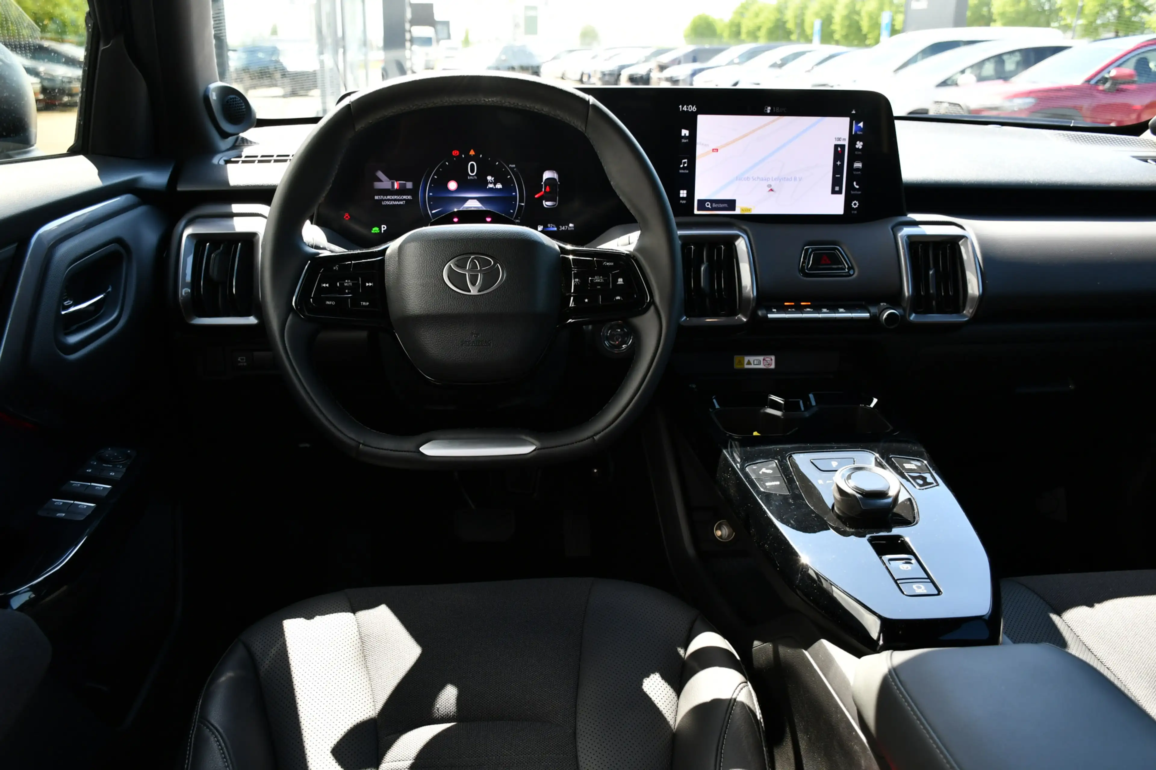 Toyota Urban Cruiser Executive 61 kWh | Nieuw | Panoramadak | JBL-audio — photo 2