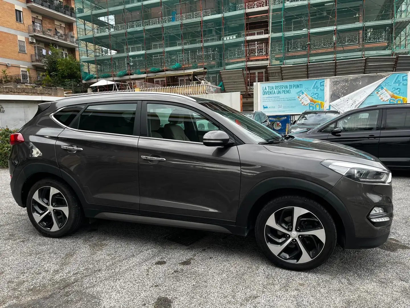 Hyundai TUCSON Tucson II 1.7 crdi Comfort Pack 2wd 115cv Gris - 2