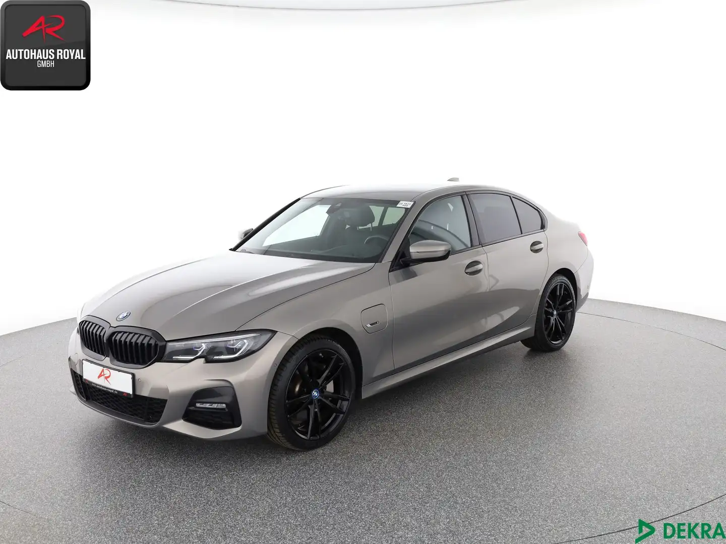 BMW 330 330 e M SPORT SHADOW LASER,HEADUP,KEYLESS,KAMERA Šedá - 1