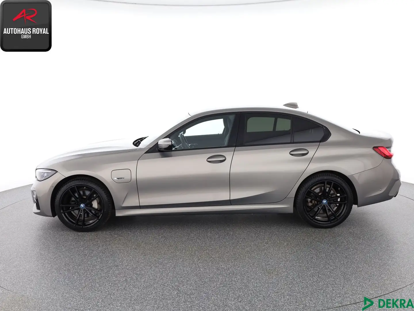 BMW 330 330 e M SPORT SHADOW LASER,HEADUP,KEYLESS,KAMERA Grau - 2