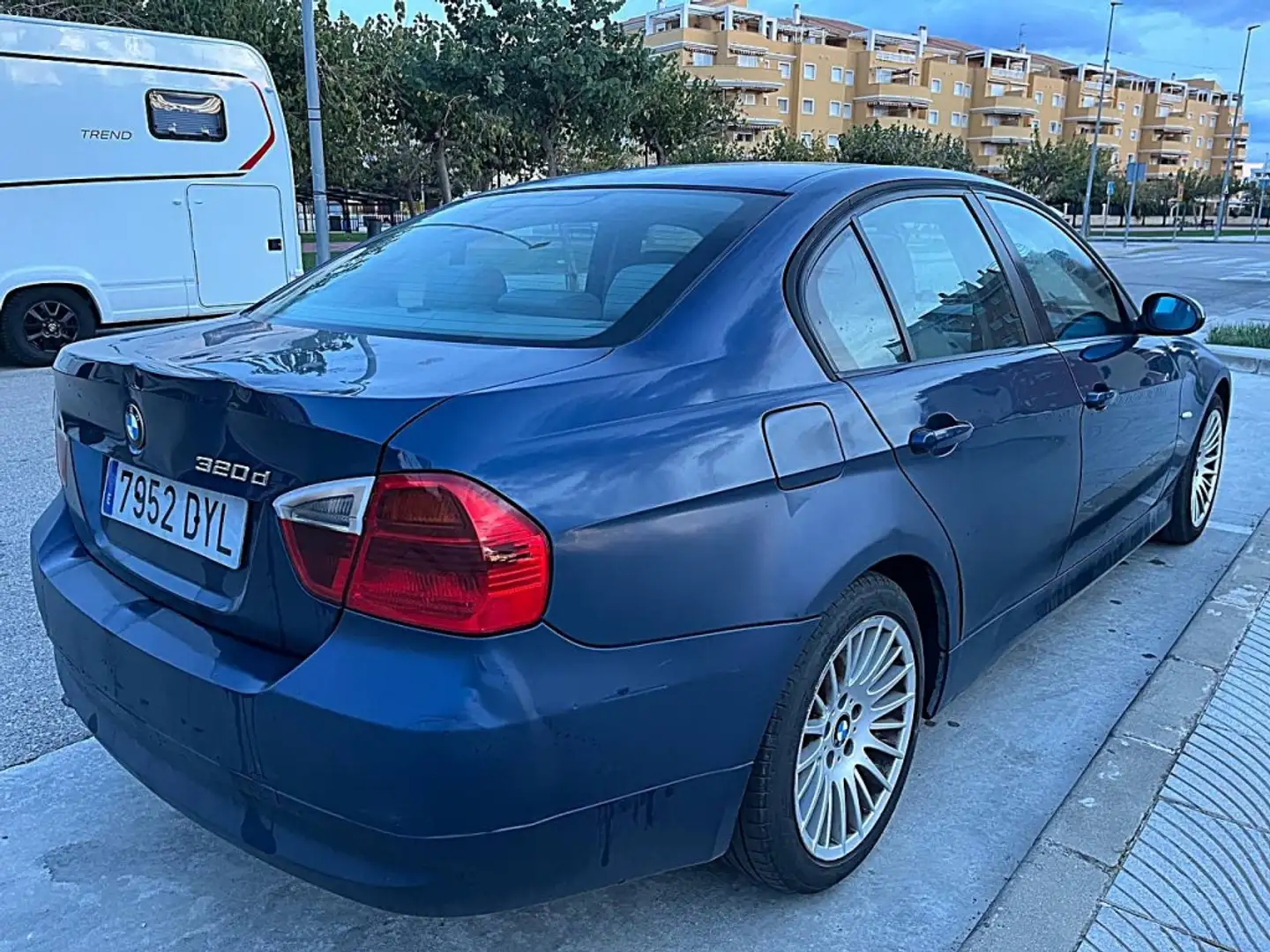 BMW 320 320d Aut. Blu/Azzurro - 2