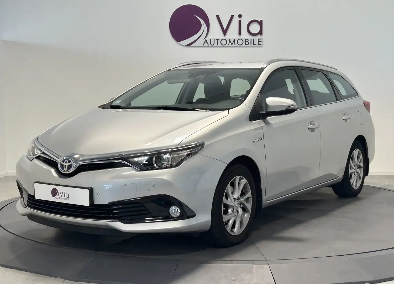 Toyota Auris Hybride 136h Dynamic Gris - 1