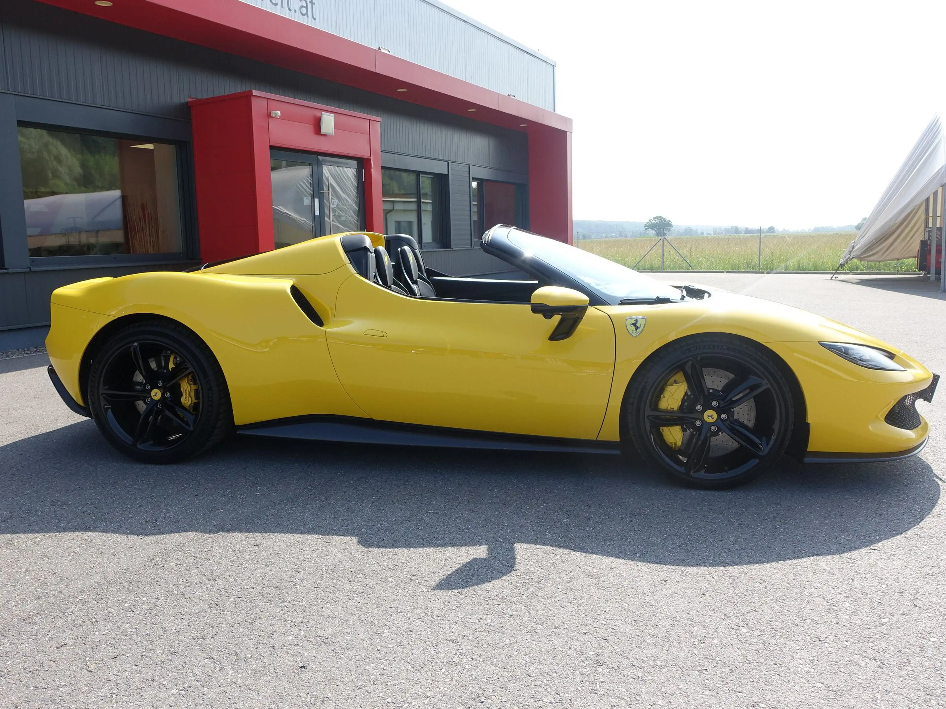 Ferrari 296 GTS Roadster PHEV F1 DCT *KARBON*LIFT*GARANTIE* — photo 3