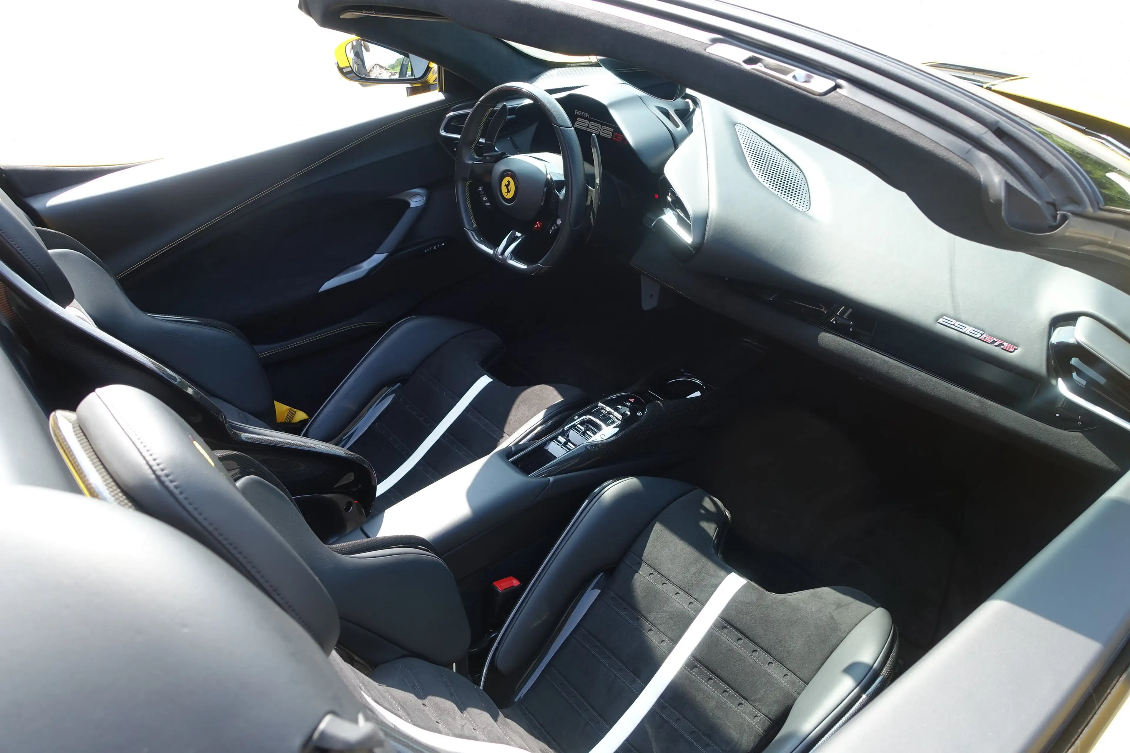 Ferrari 296 GTS Roadster PHEV F1 DCT *KARBON*LIFT*GARANTIE* — photo 14