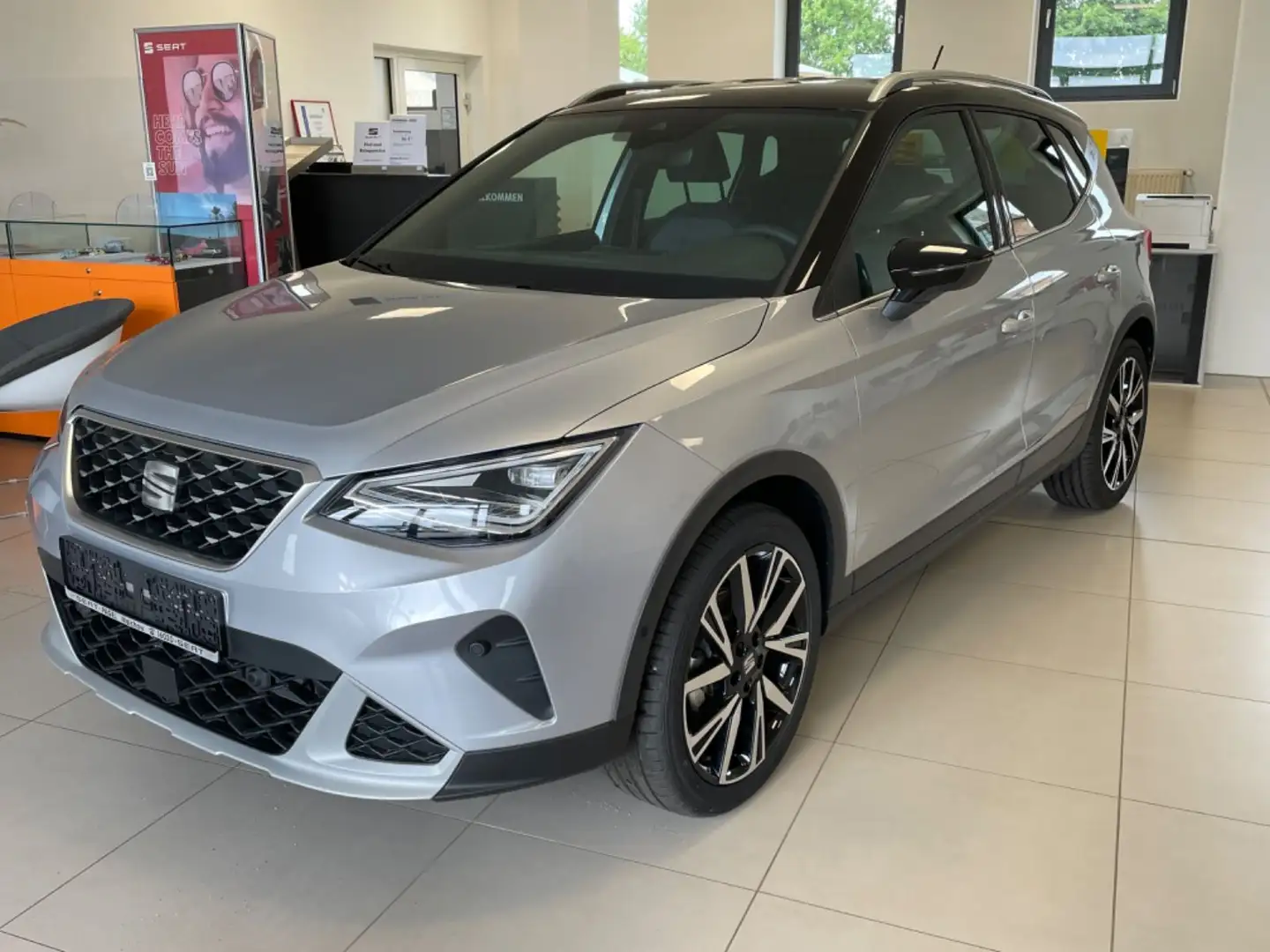 SEAT Arona Xperience TSI 81 KW Zilver - 2