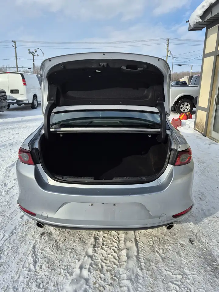 Mazda 3 снимка Mazda 3