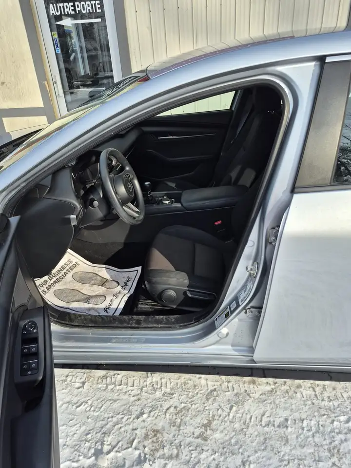 Mazda 3 снимка Mazda 3