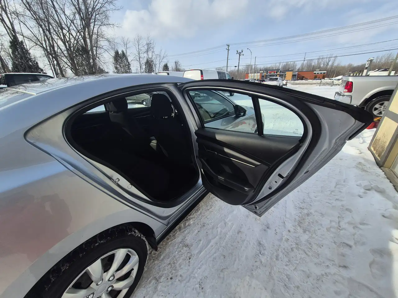 Mazda 3 снимка Mazda 3