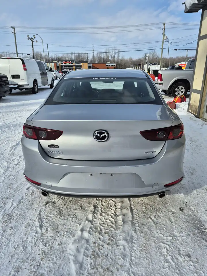 Mazda 3 снимка Mazda 3