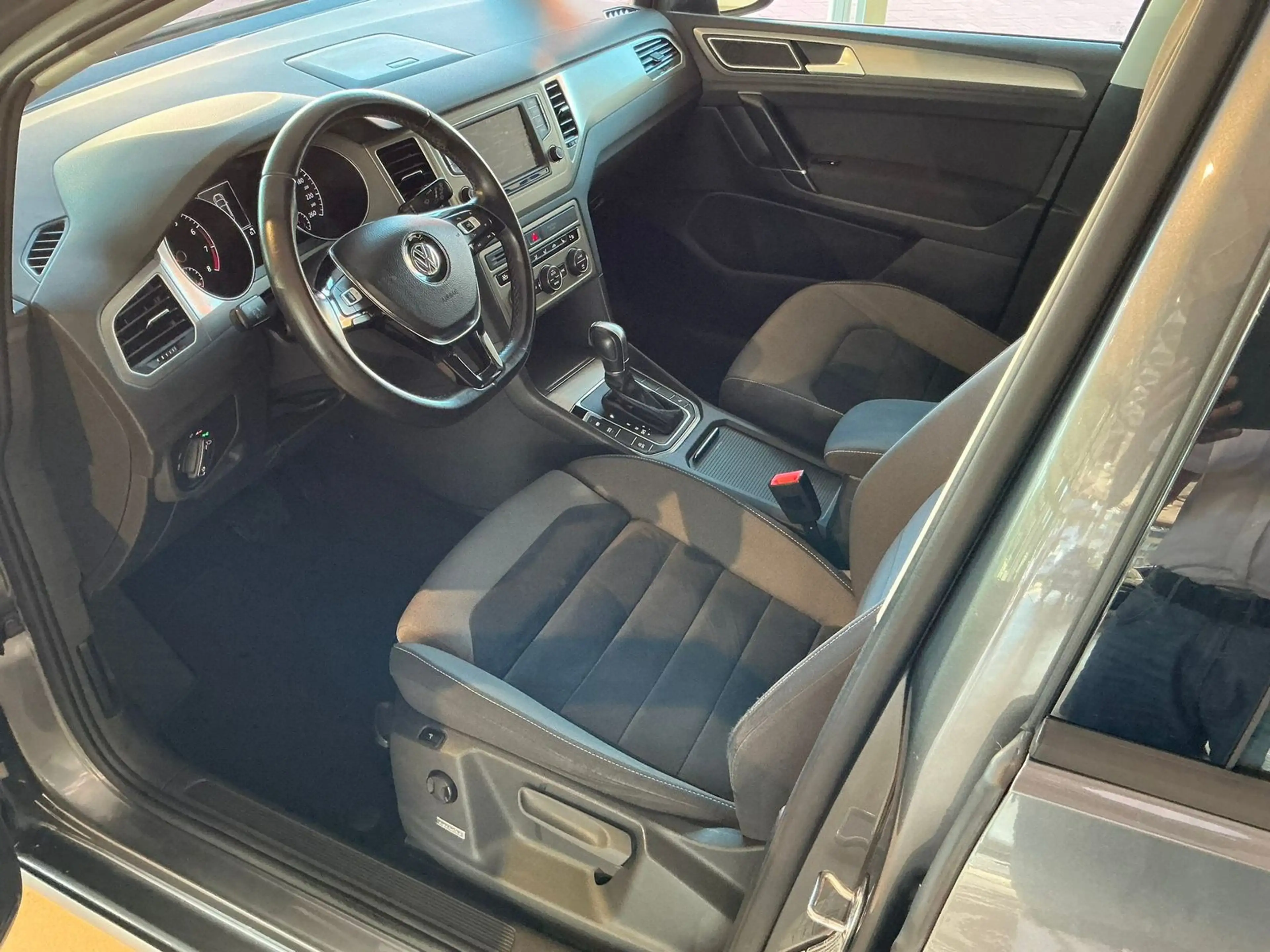 Volkswagen Golf Sportsvan Sportsvan 1.4 TSI DSG AHK*Navi*SHZ*RFK — photo 11