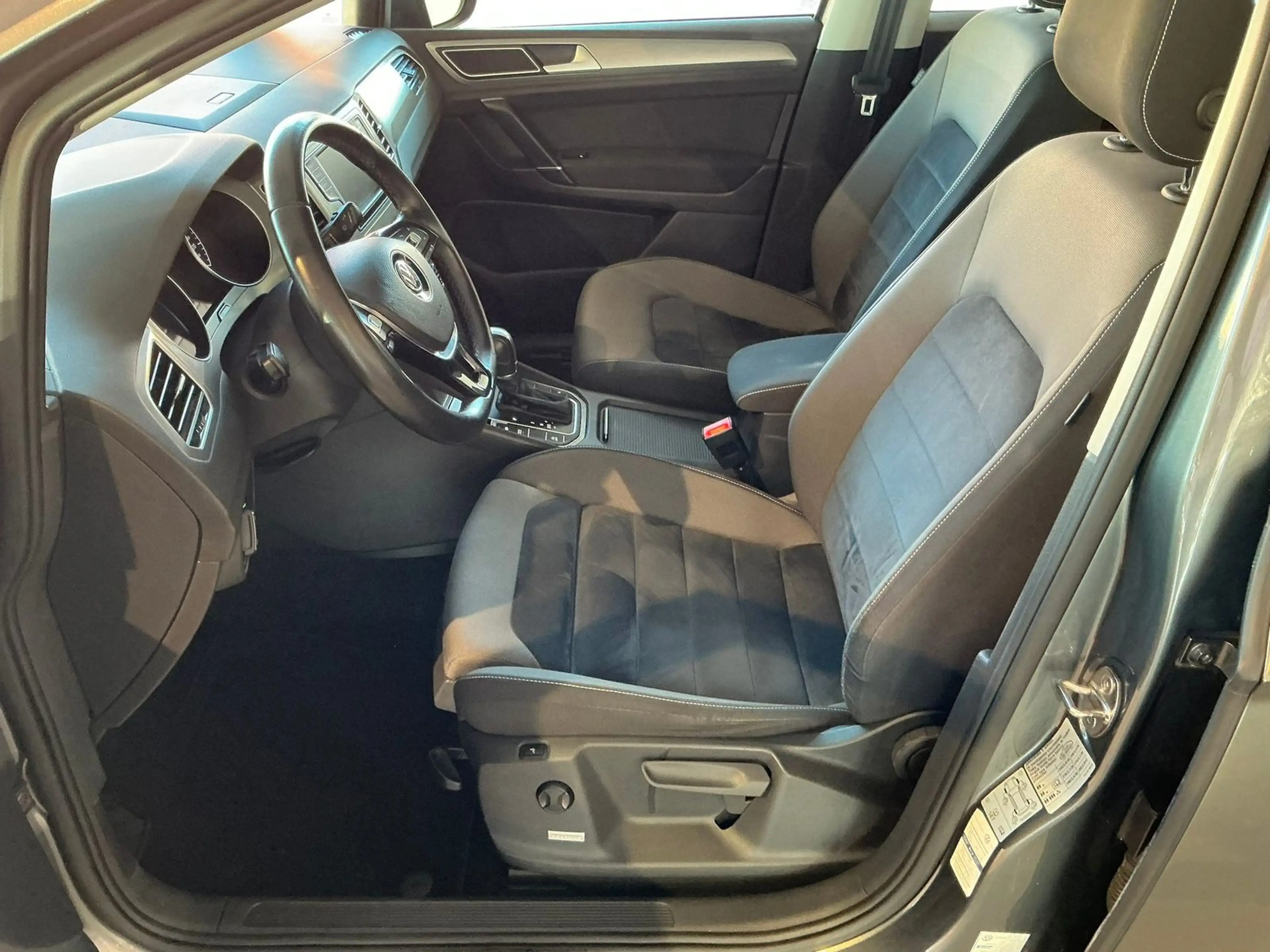 Volkswagen Golf Sportsvan Sportsvan 1.4 TSI DSG AHK*Navi*SHZ*RFK — photo 12