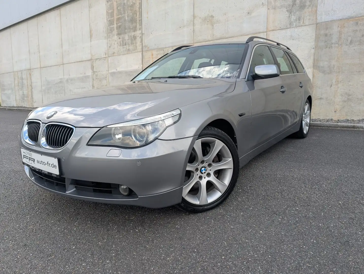 BMW 530 d xDrive Touring 230PS Xenon Allrad HU AU NEU Grau - 2