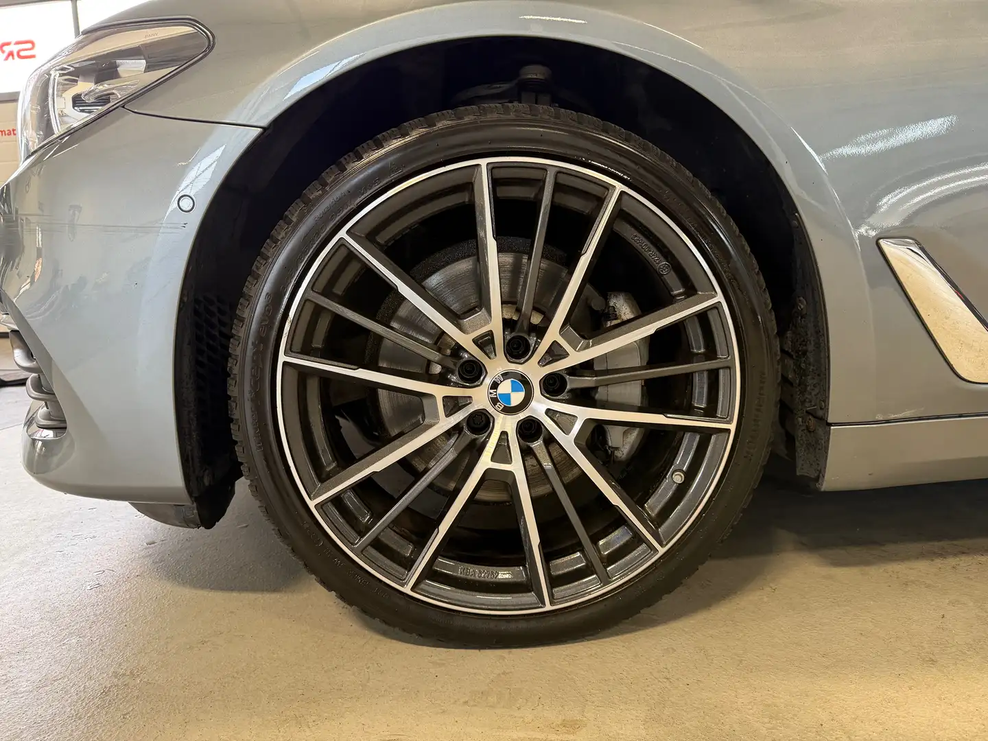 BMW 530 530d xDrive Kombi *Panorama*Kamera* 1.BESITZ Grau - 2